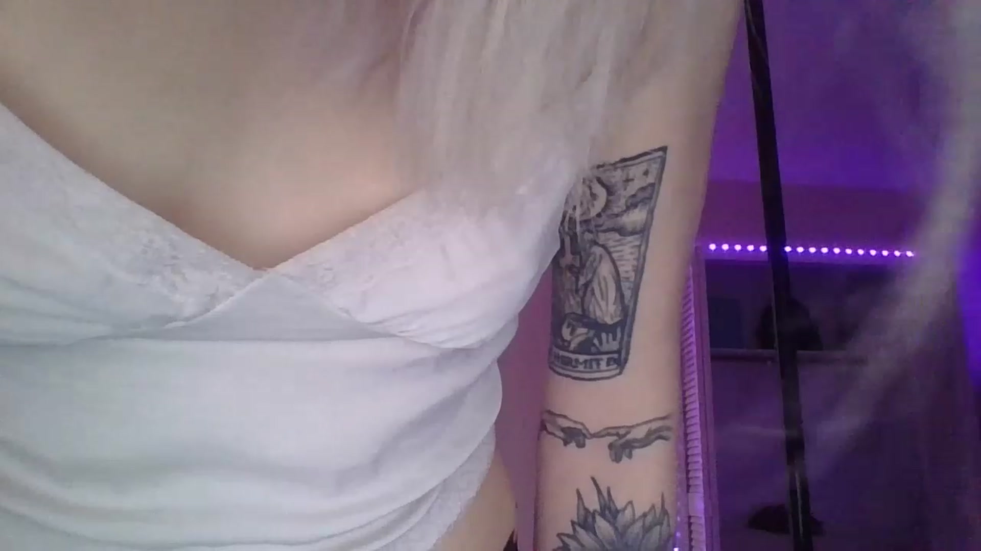 Gallery image thumbnail from DuckChan0's myfreecams stream on, 01/05/2023, 17:27 image 14 of 20