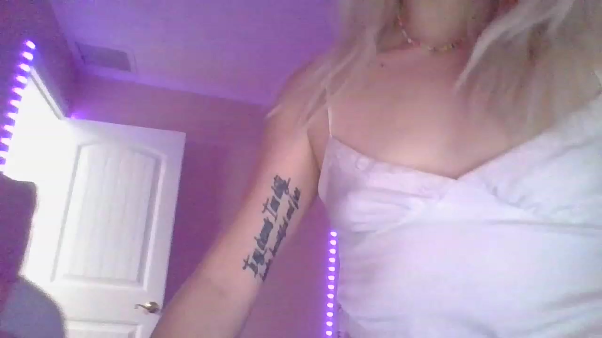 Gallery image thumbnail from DuckChan0's myfreecams stream on, 01/05/2023, 17:27 image 1 of 20