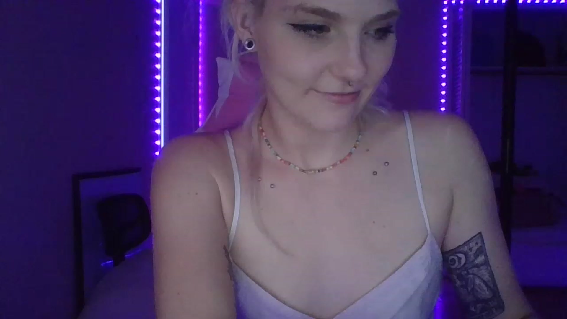 Gallery image thumbnail from DuckChan0's myfreecams stream on, 01/05/2023, 17:27 image 18 of 20