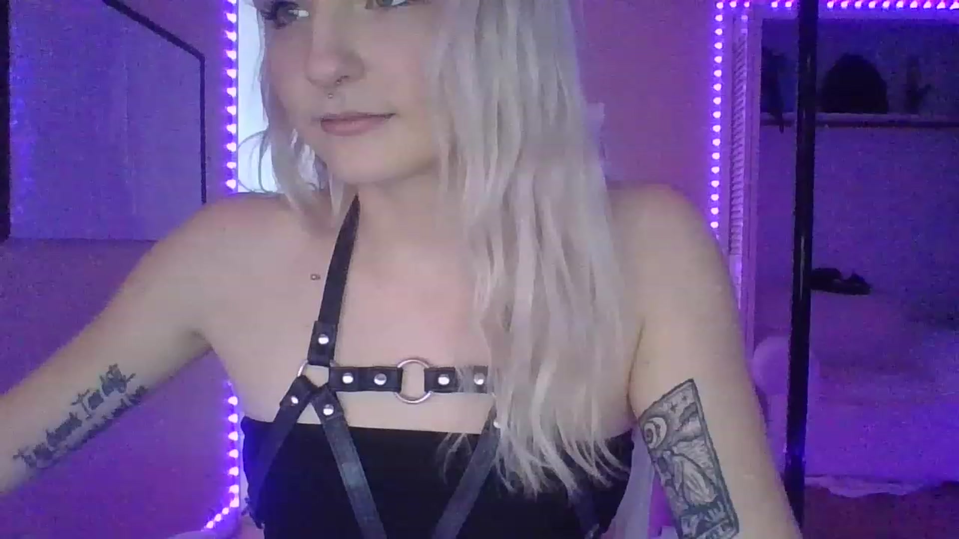 Gallery image thumbnail from DuckChan0's myfreecams stream on, 01/06/2023, 17:49 image 19 of 20