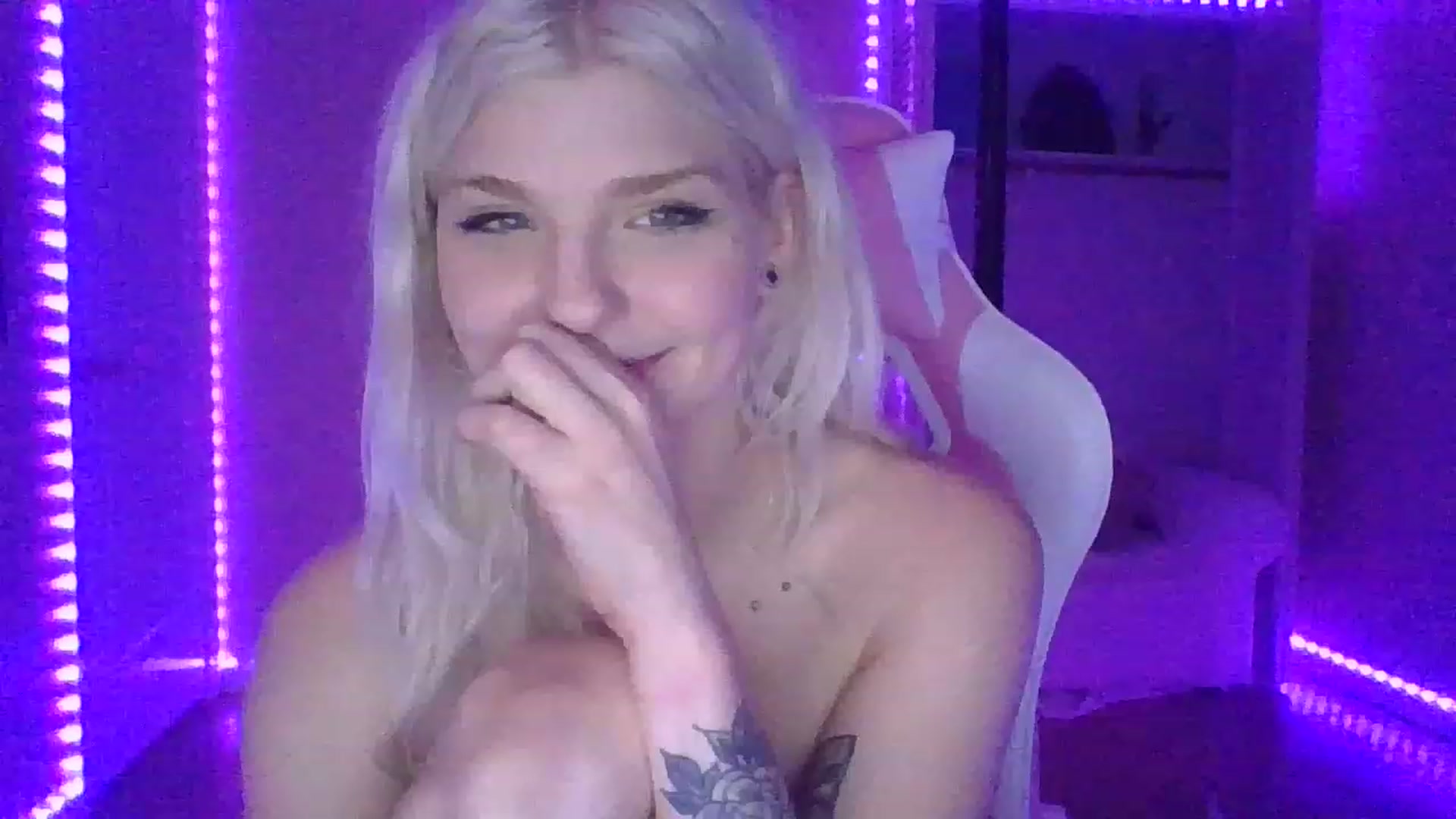 Gallery image thumbnail from DuckChan0's myfreecams stream on, 01/06/2023, 20:26 image 20 of 20