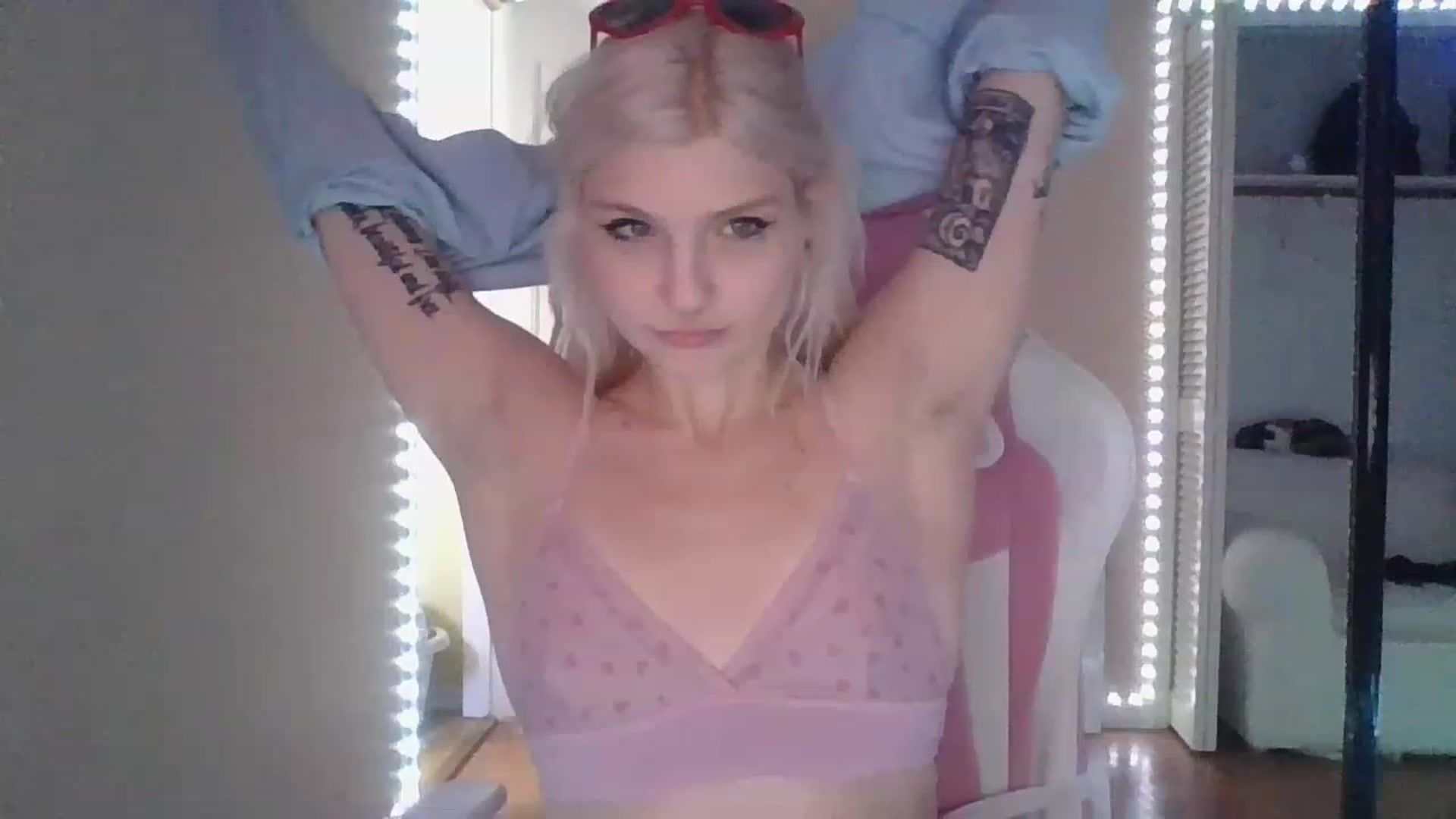 Gallery image thumbnail from DuckChan0's myfreecams stream on, 01/09/2023, 17:11 image 3 of 20