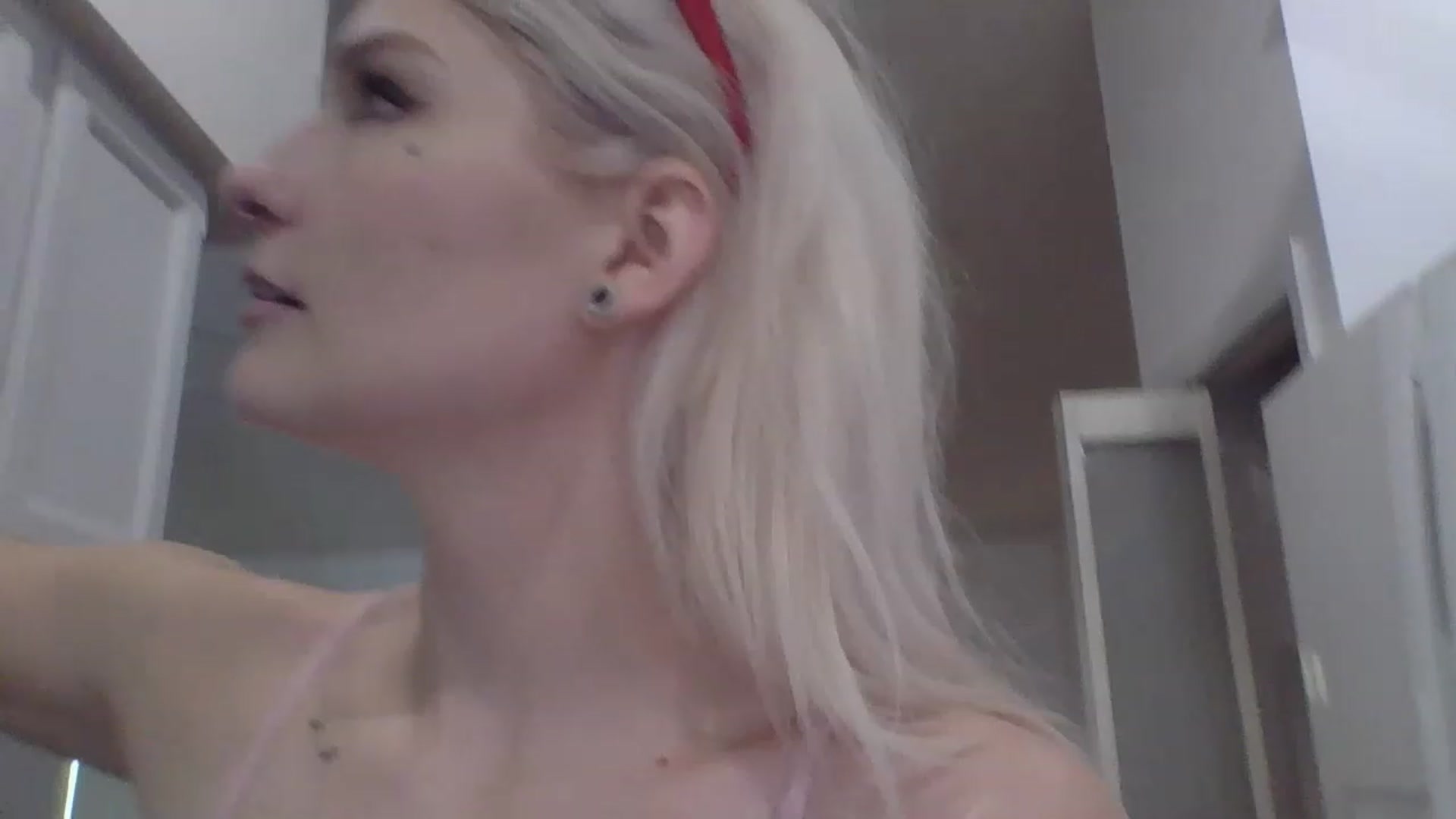 Gallery image thumbnail from DuckChan0's myfreecams stream on, 01/09/2023, 17:11 image 10 of 20