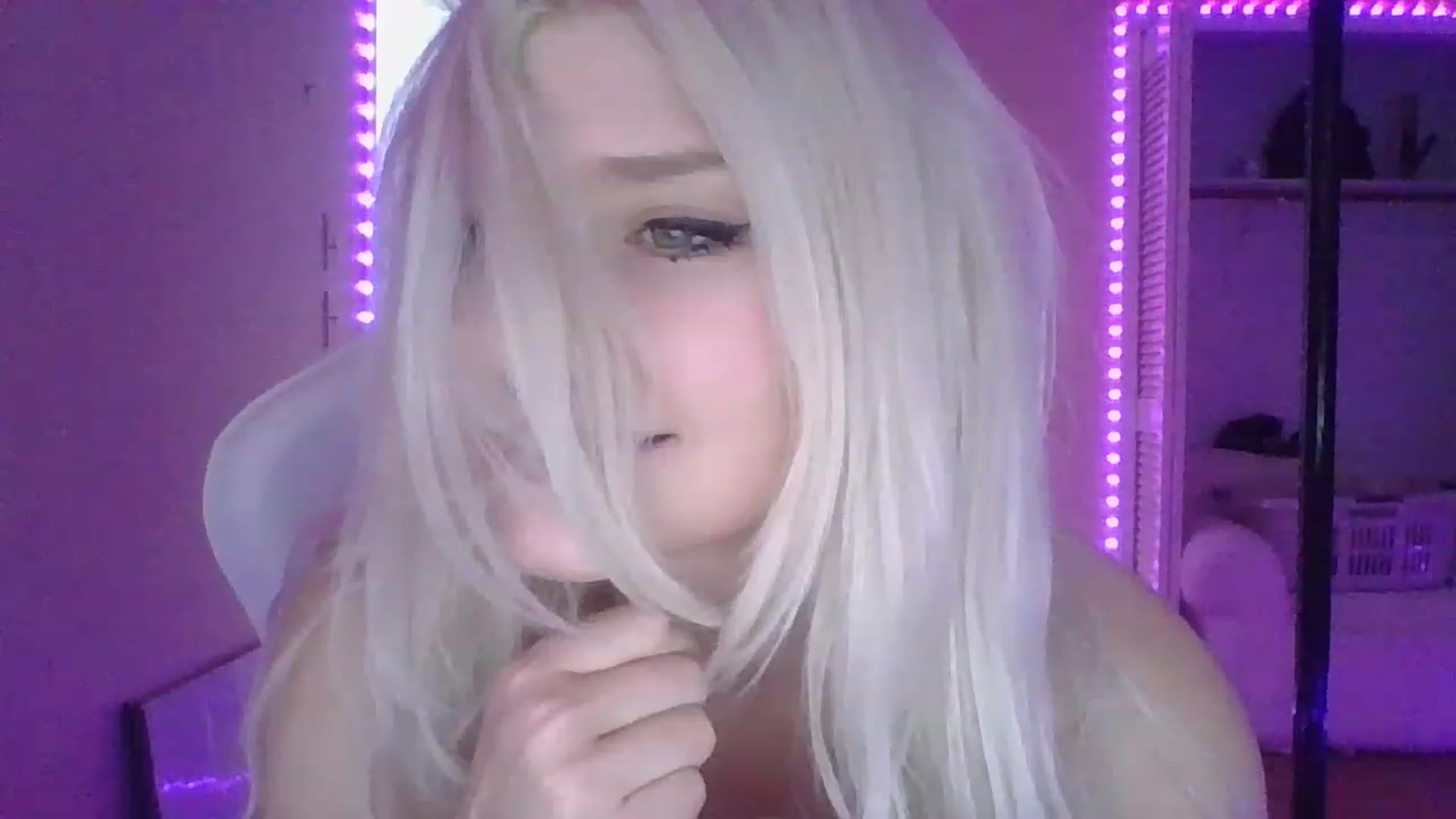 Gallery image thumbnail from DuckChan0's myfreecams stream on, 01/10/2023, 17:21 image 10 of 20