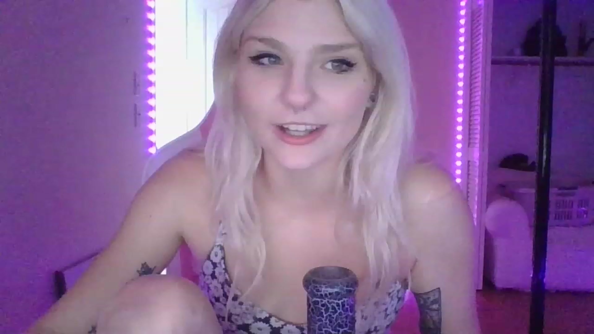 Gallery image thumbnail from DuckChan0's myfreecams stream on, 01/10/2023, 17:21 image 7 of 20