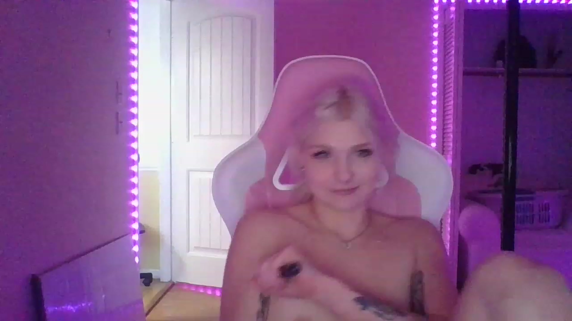 Gallery image thumbnail from DuckChan0's myfreecams stream on, 01/10/2023, 20:29 image 10 of 20