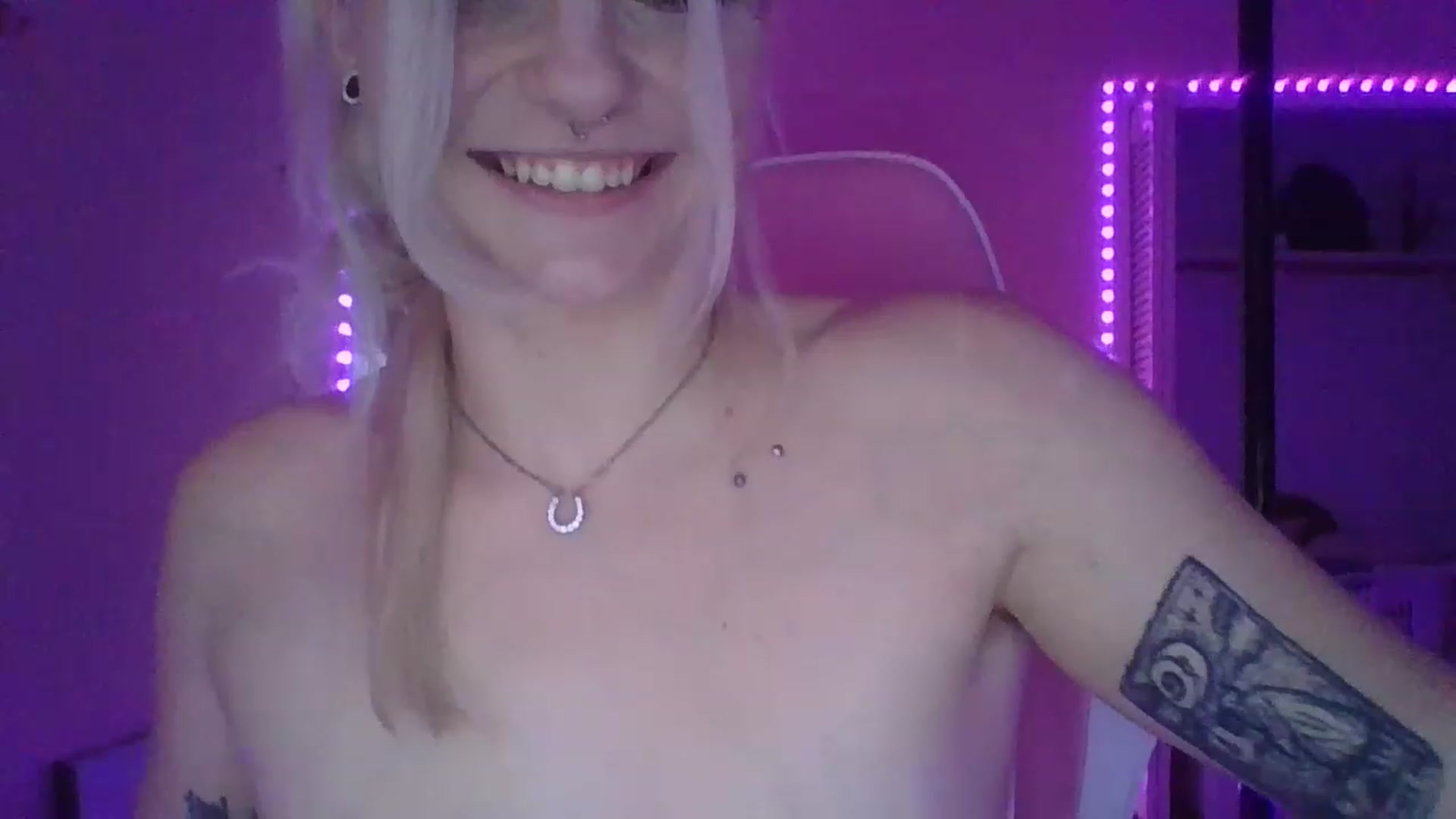 Gallery image thumbnail from DuckChan0's myfreecams stream on, 01/10/2023, 20:29 image 15 of 20