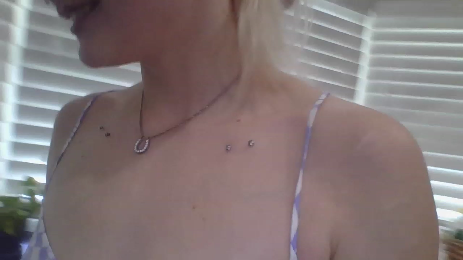 Gallery image thumbnail from DuckChan0's myfreecams stream on, 01/10/2023, 20:29 image 1 of 20