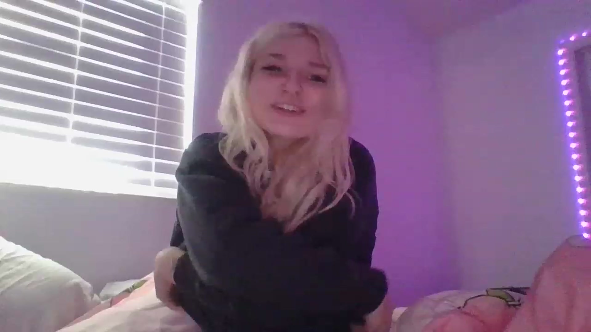 Gallery image thumbnail from DuckChan0's myfreecams stream on, 01/12/2023, 18:16 image 8 of 20