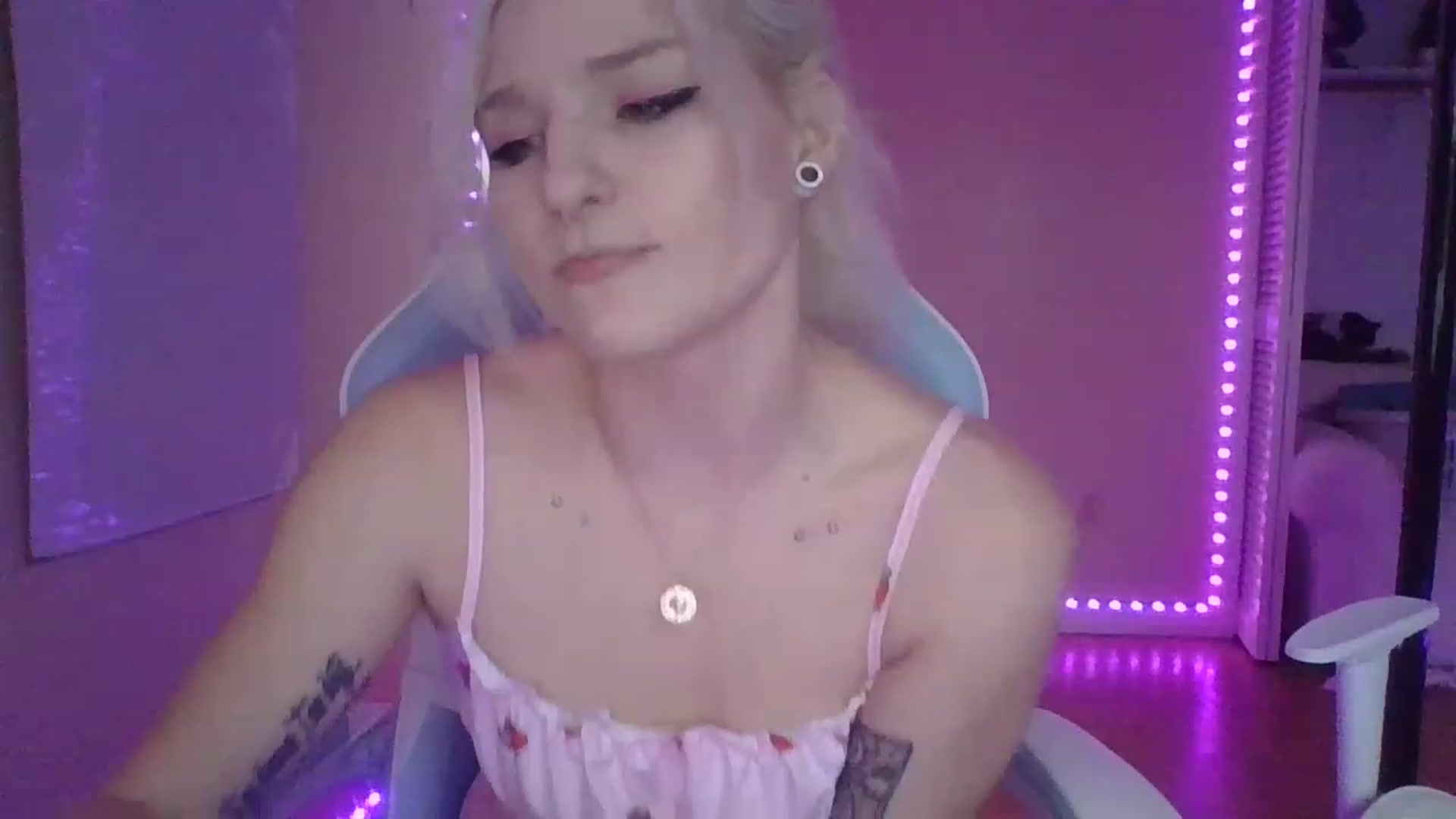 Gallery image thumbnail from DuckChan0's myfreecams stream on, 01/13/2023, 15:08 image 7 of 20