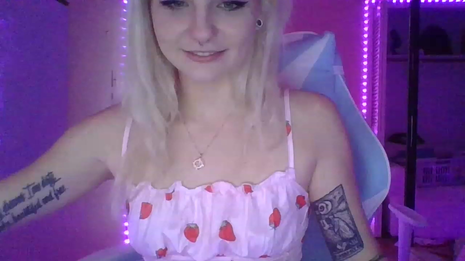 Gallery image thumbnail from DuckChan0's myfreecams stream on, 01/13/2023, 16:25 image 11 of 20