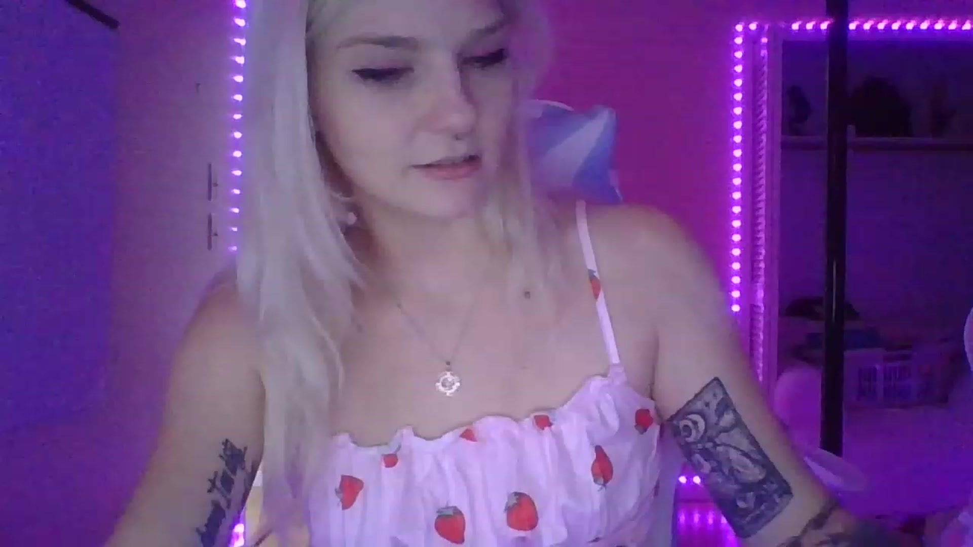 Gallery image thumbnail from DuckChan0's myfreecams stream on, 01/13/2023, 16:25 image 12 of 20