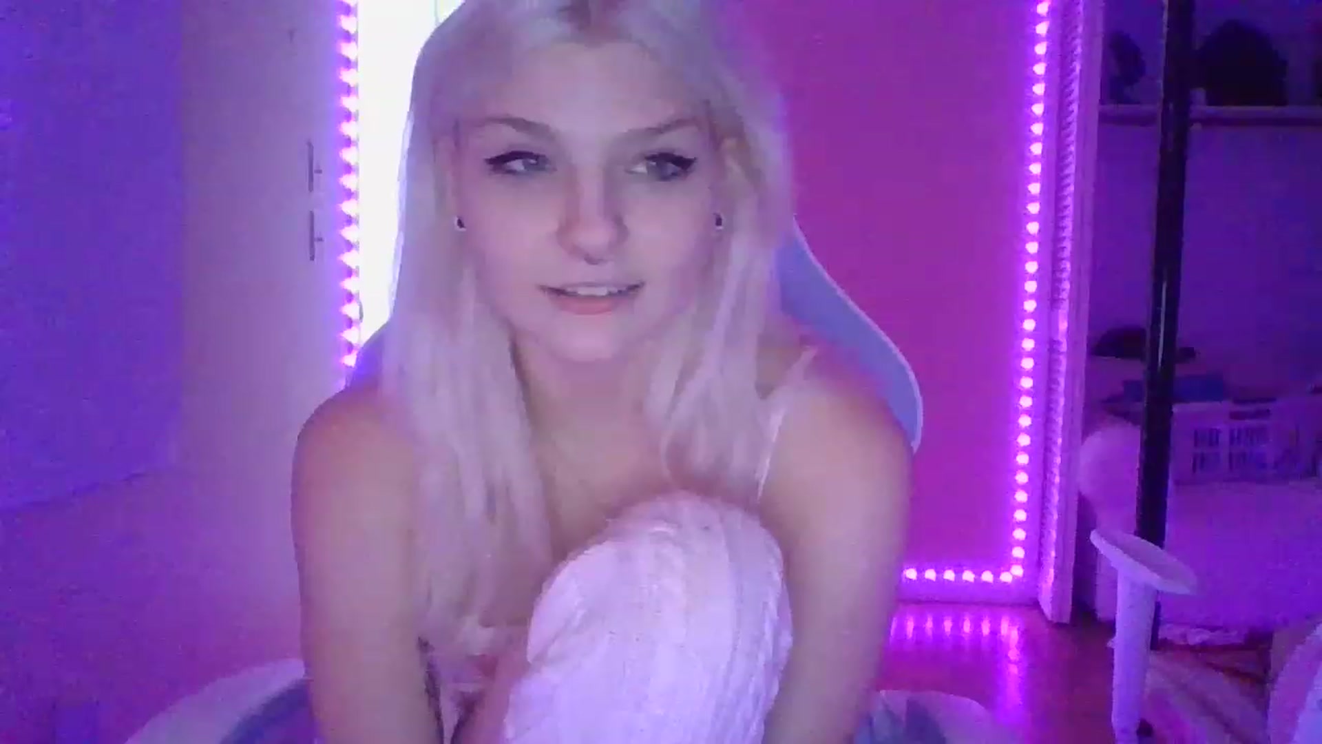 Gallery image thumbnail from DuckChan0's myfreecams stream on, 01/13/2023, 16:25 image 16 of 20
