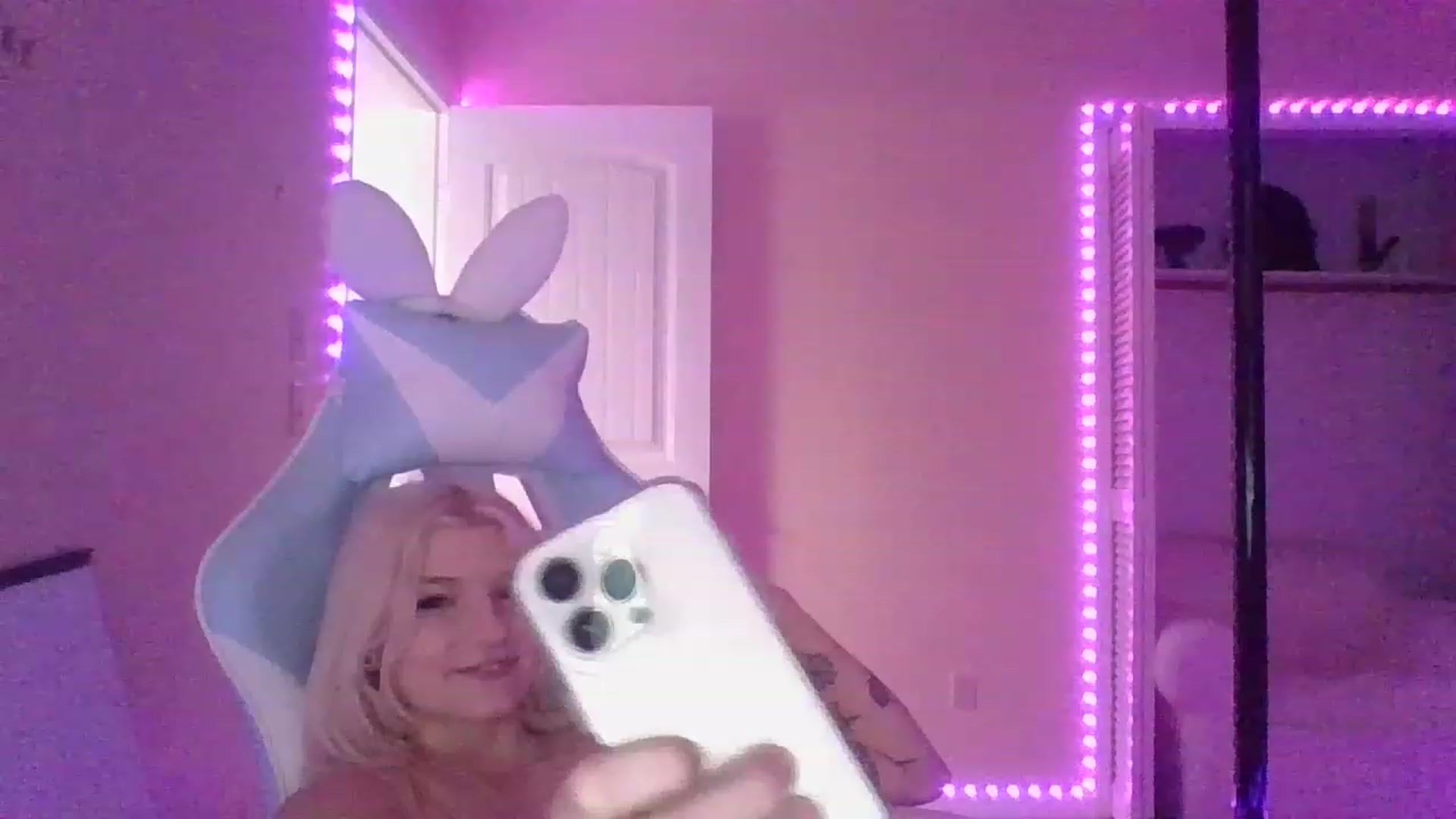Gallery image thumbnail from DuckChan0's myfreecams stream on, 01/16/2023, 16:50 image 5 of 20