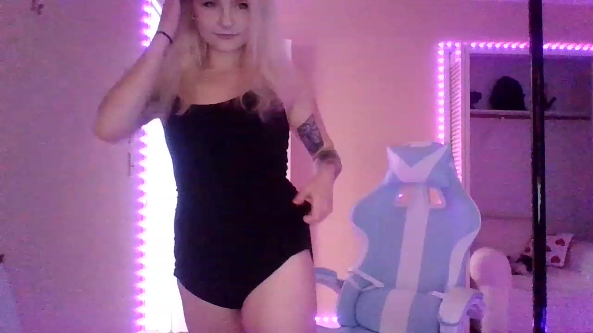 Gallery image thumbnail from DuckChan0's myfreecams stream on, 01/17/2023, 17:07 image 2 of 20