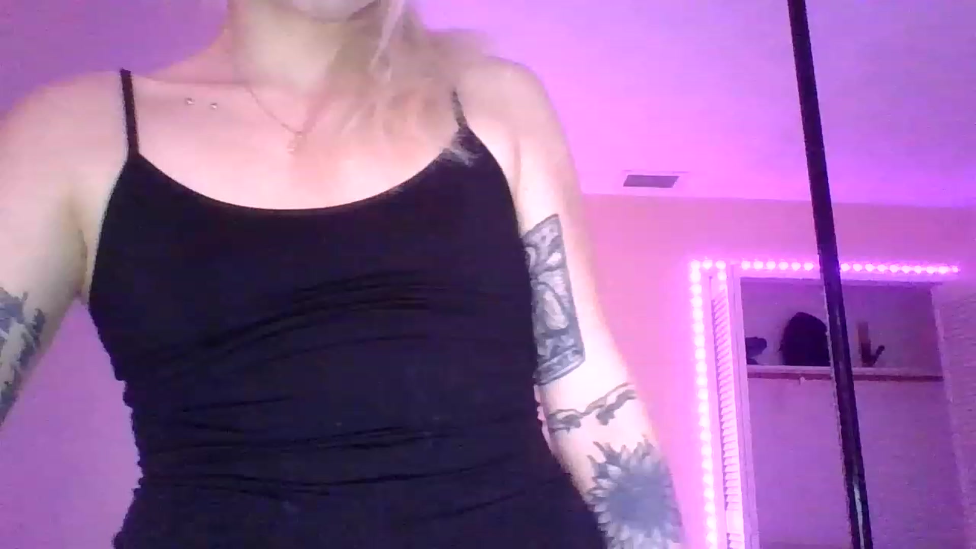 Gallery image thumbnail from DuckChan0's myfreecams stream on, 01/17/2023, 17:07 image 15 of 20