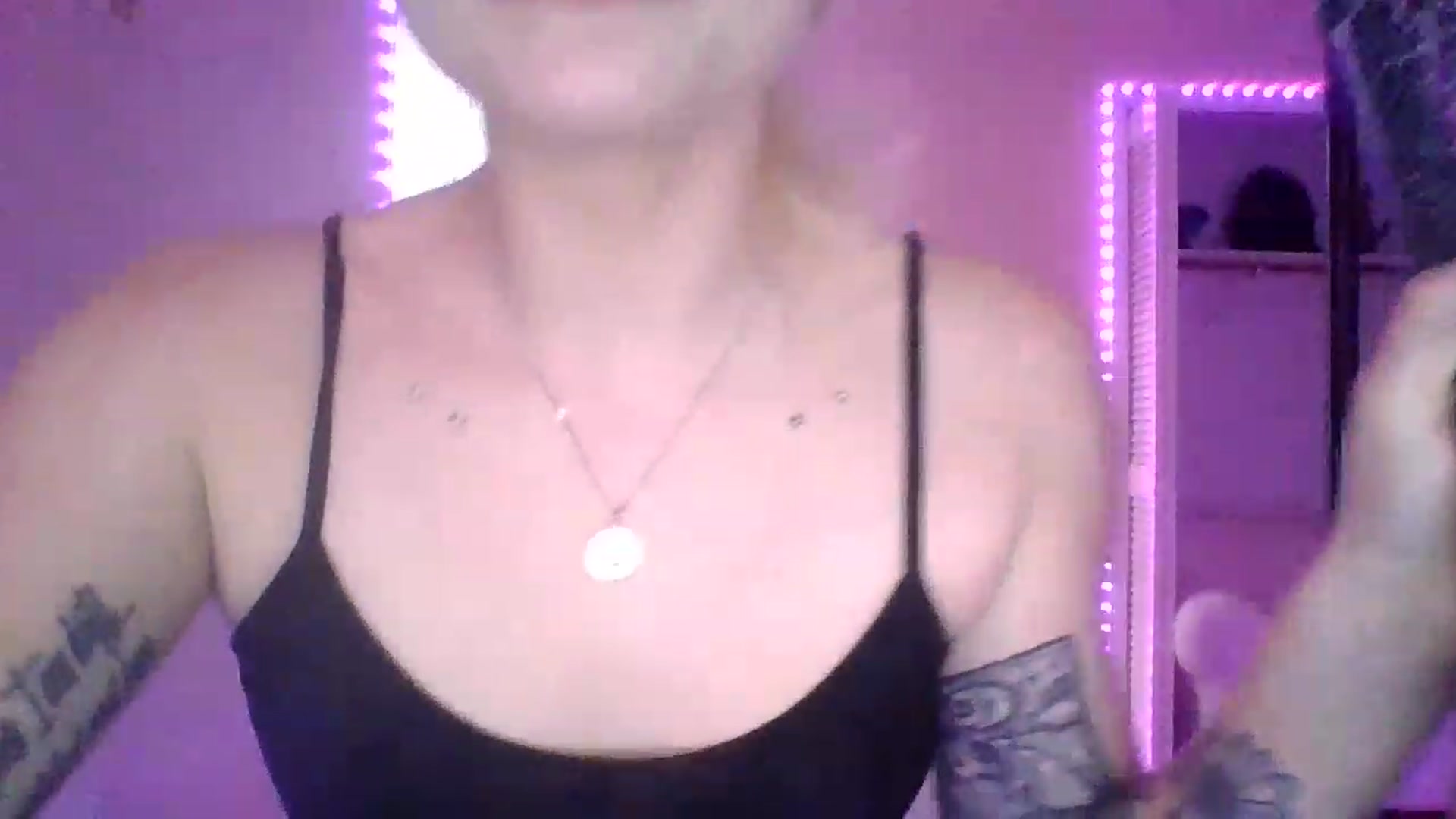 Gallery image thumbnail from DuckChan0's myfreecams stream on, 01/17/2023, 17:07 image 4 of 20