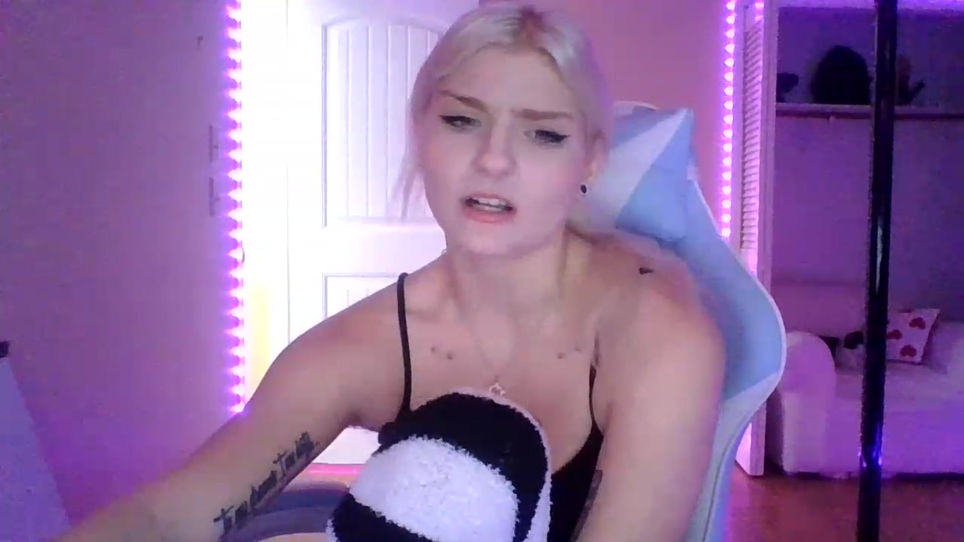 Gallery image thumbnail from DuckChan0's myfreecams stream on, 01/17/2023, 17:07 image 8 of 20