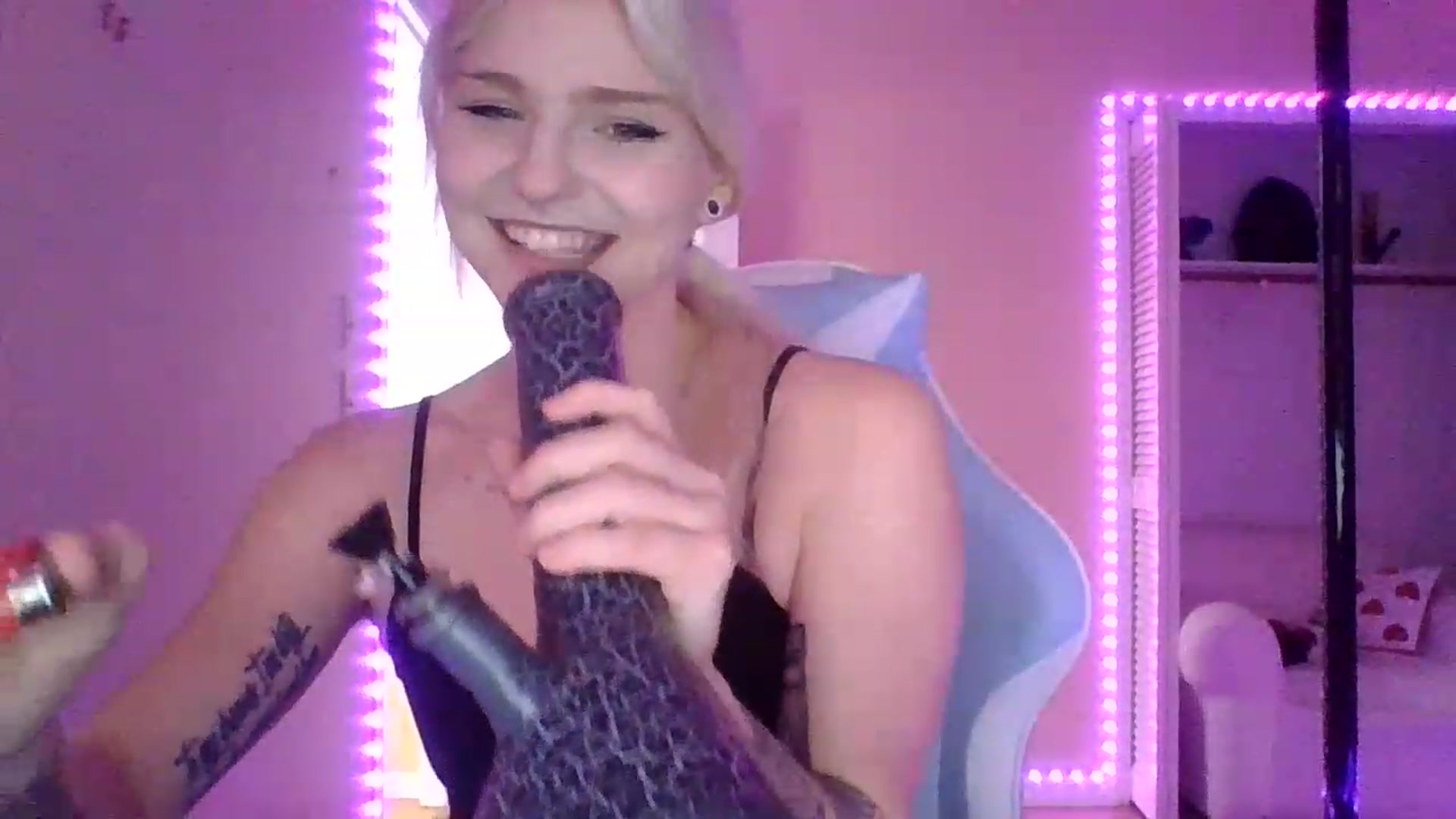 Gallery image thumbnail from DuckChan0's myfreecams stream on, 01/17/2023, 17:07 image 12 of 20