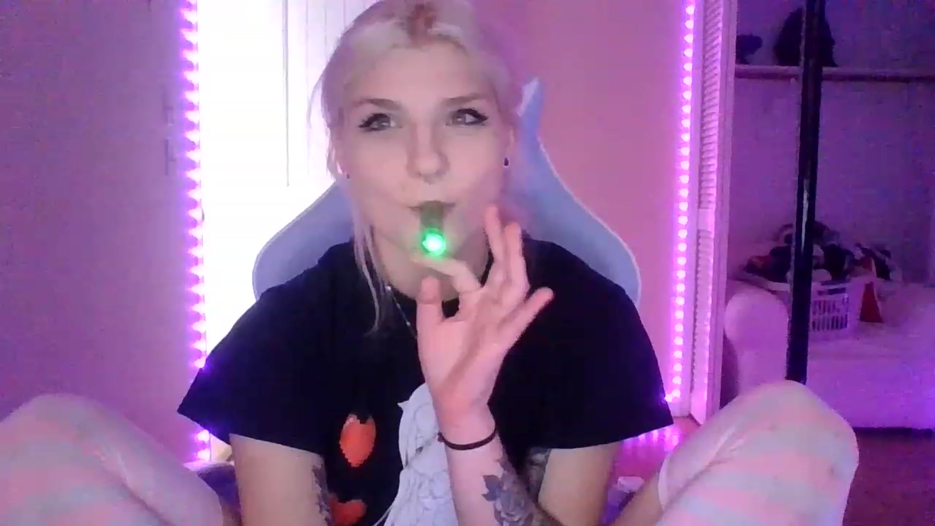 Gallery image thumbnail from DuckChan0's myfreecams stream on, 01/18/2023, 18:05 image 16 of 20