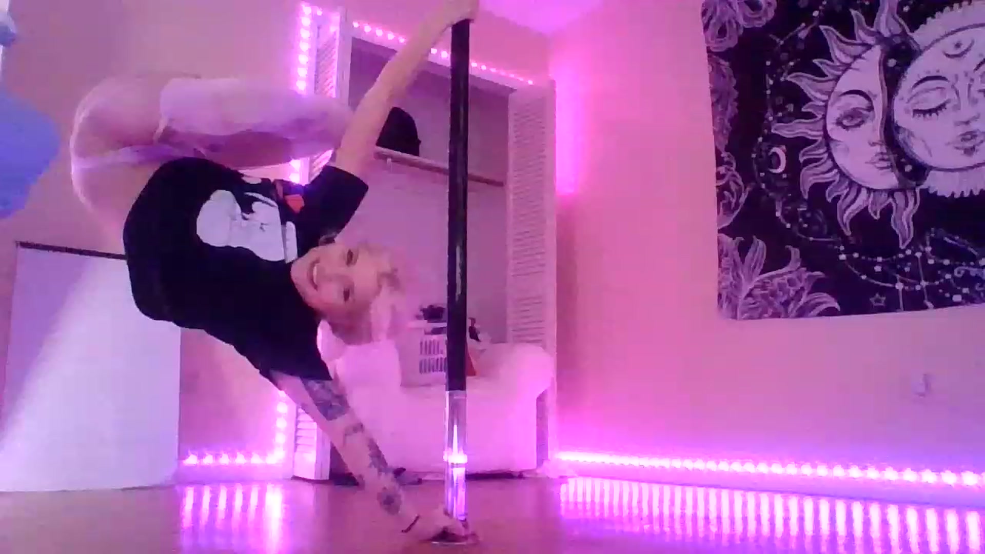 Gallery image thumbnail from DuckChan0's myfreecams stream on, 01/18/2023, 18:05 image 14 of 20