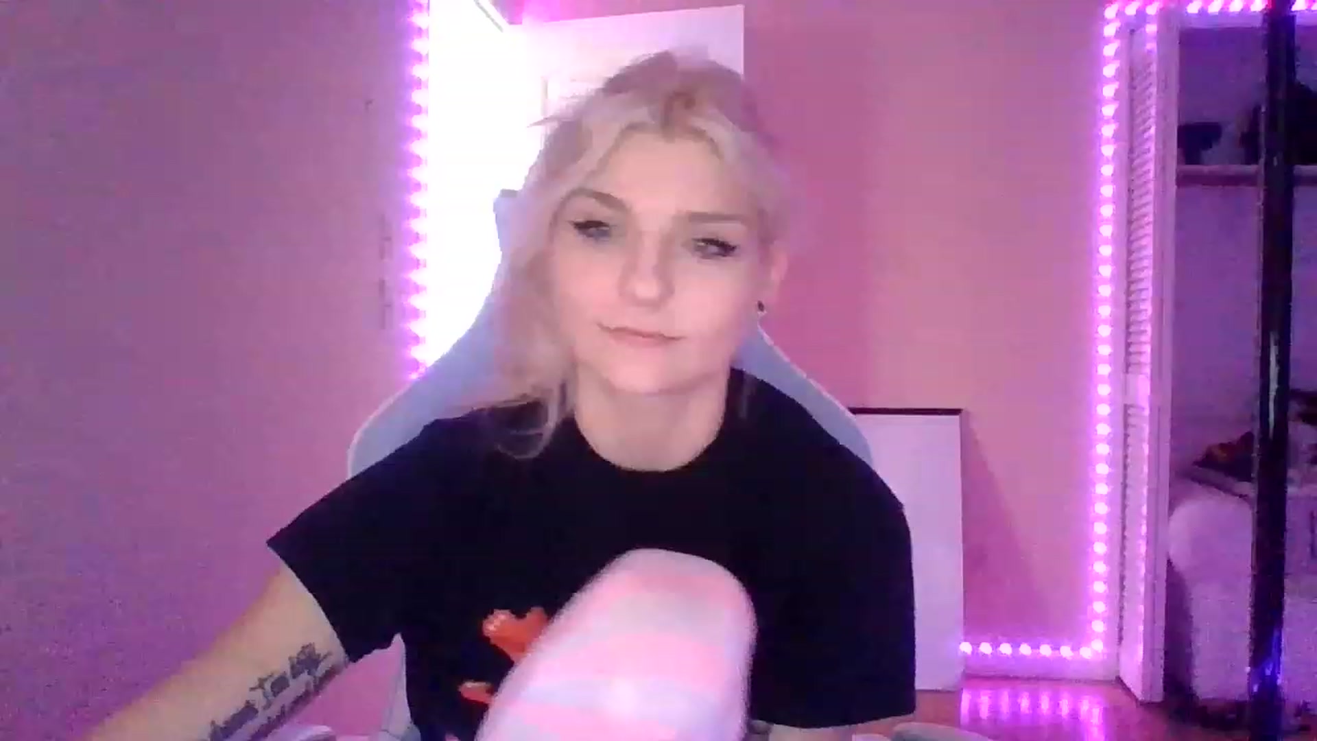 Gallery image thumbnail from DuckChan0's myfreecams stream on, 01/18/2023, 18:05 image 1 of 20
