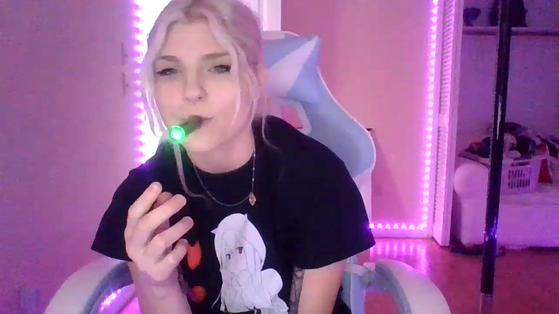 Gallery image thumbnail from DuckChan0's myfreecams stream on, 01/18/2023, 18:05 image 10 of 20