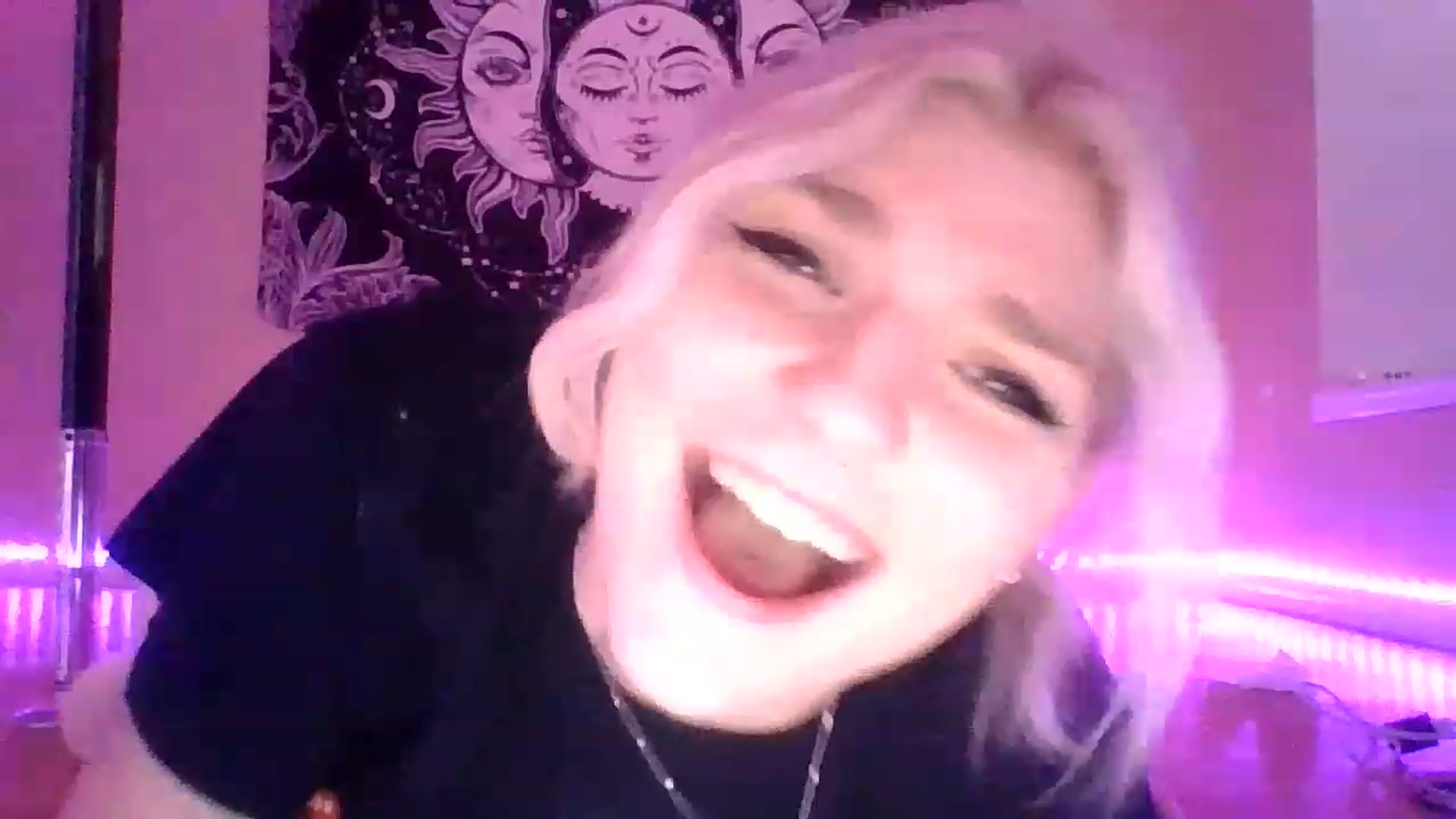 Gallery image thumbnail from DuckChan0's myfreecams stream on, 01/18/2023, 18:05 image 7 of 20