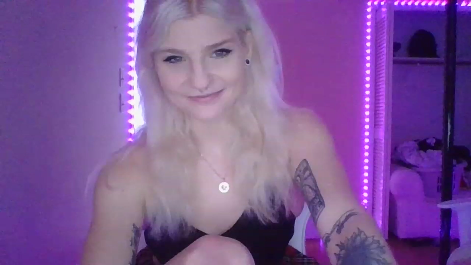 Gallery image thumbnail from DuckChan0's myfreecams stream on, 01/19/2023, 15:29 image 14 of 20
