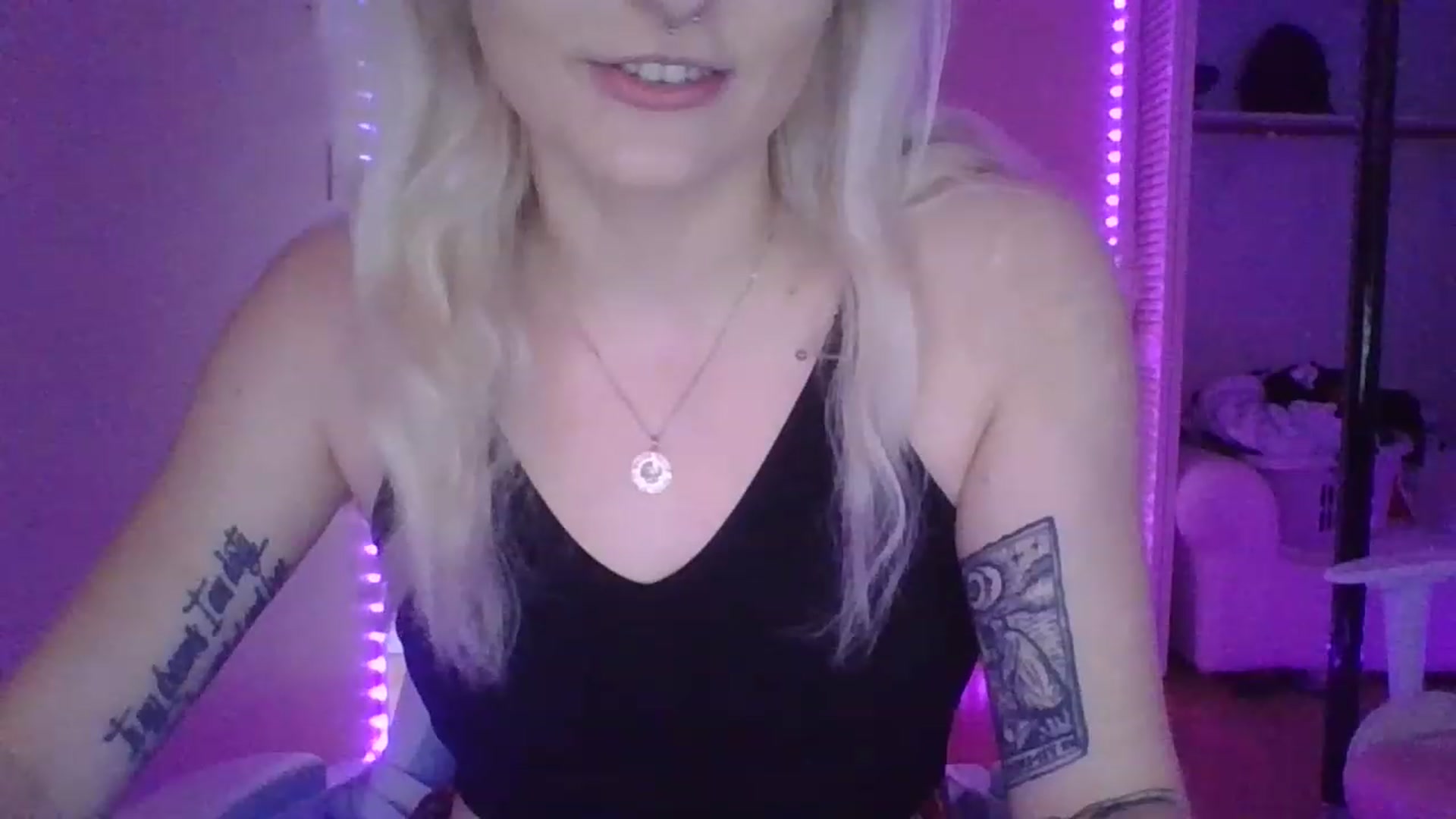 Gallery image thumbnail from DuckChan0's myfreecams stream on, 01/19/2023, 15:29 image 18 of 20