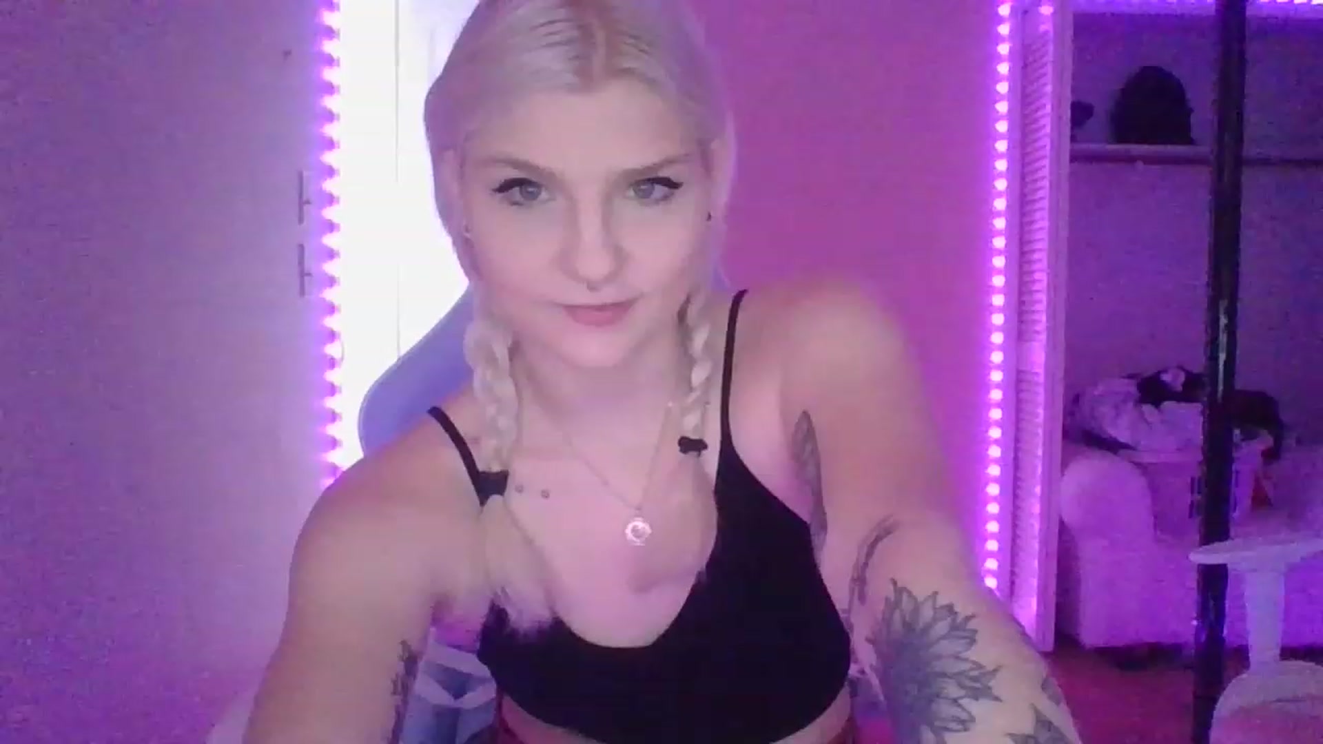 Gallery image thumbnail from DuckChan0's myfreecams stream on, 01/19/2023, 15:29 image 1 of 20