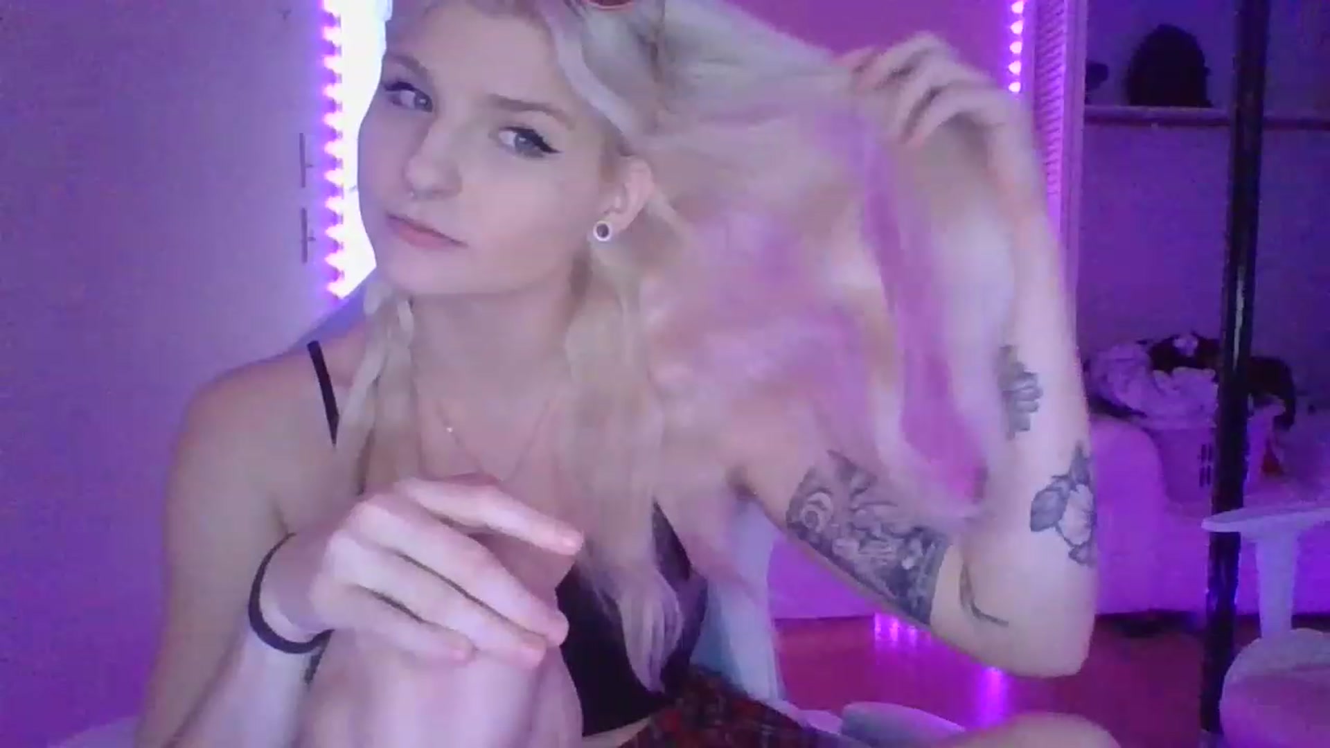 Gallery image thumbnail from DuckChan0's myfreecams stream on, 01/19/2023, 15:29 image 10 of 20