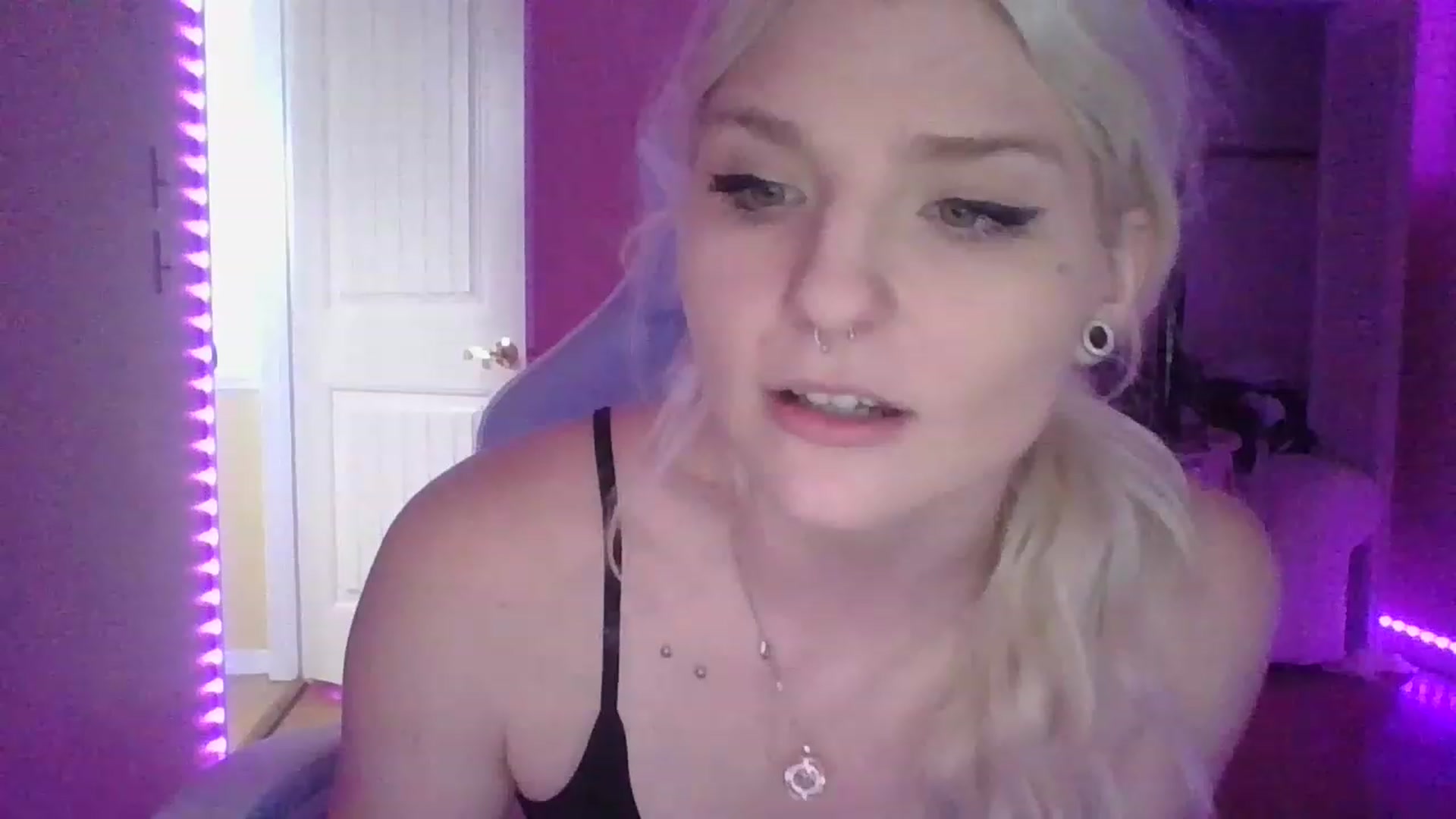 Gallery image thumbnail from DuckChan0's myfreecams stream on, 01/19/2023, 16:54 image 2 of 20