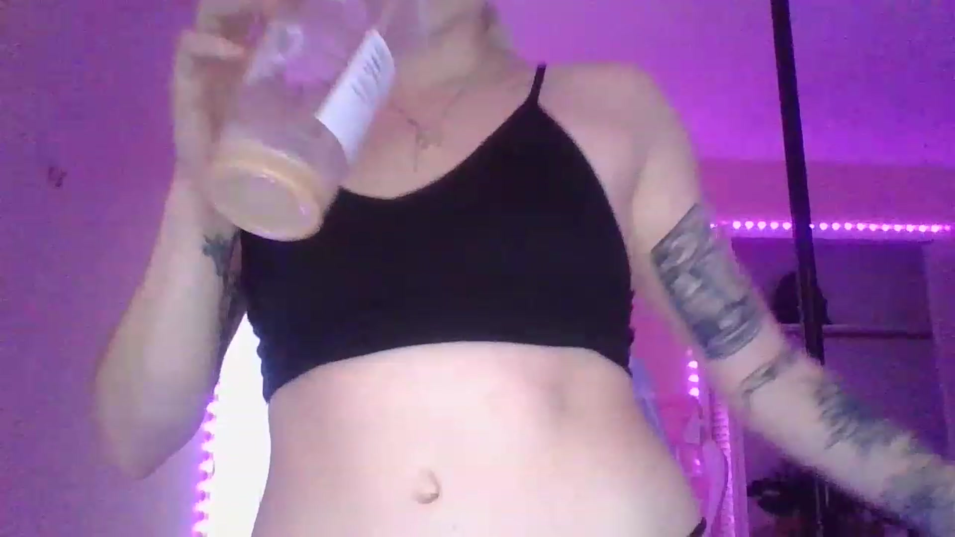 Gallery image thumbnail from DuckChan0's myfreecams stream on, 01/19/2023, 16:54 image 17 of 20