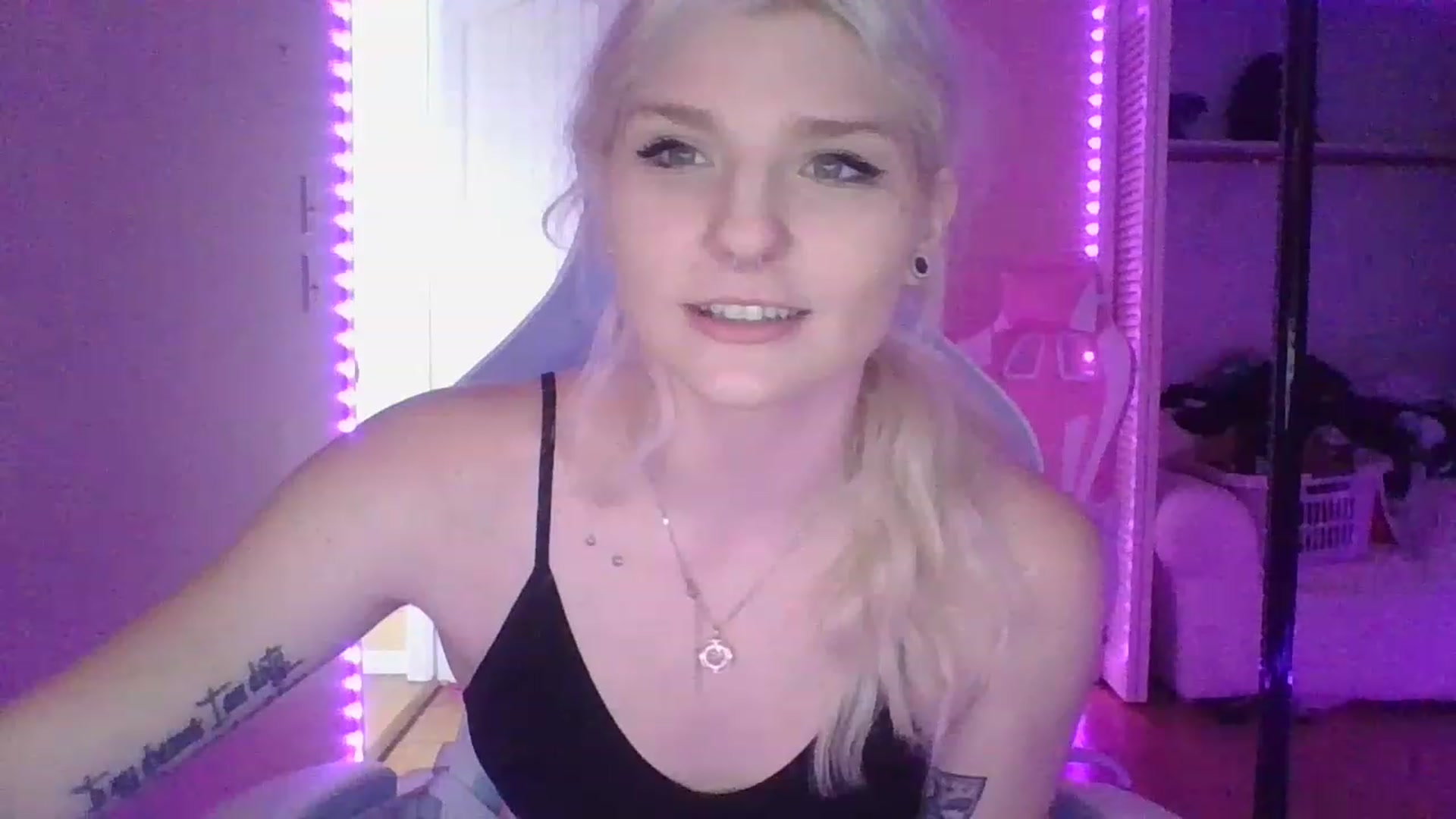 Gallery image thumbnail from DuckChan0's myfreecams stream on, 01/19/2023, 16:54 image 7 of 20
