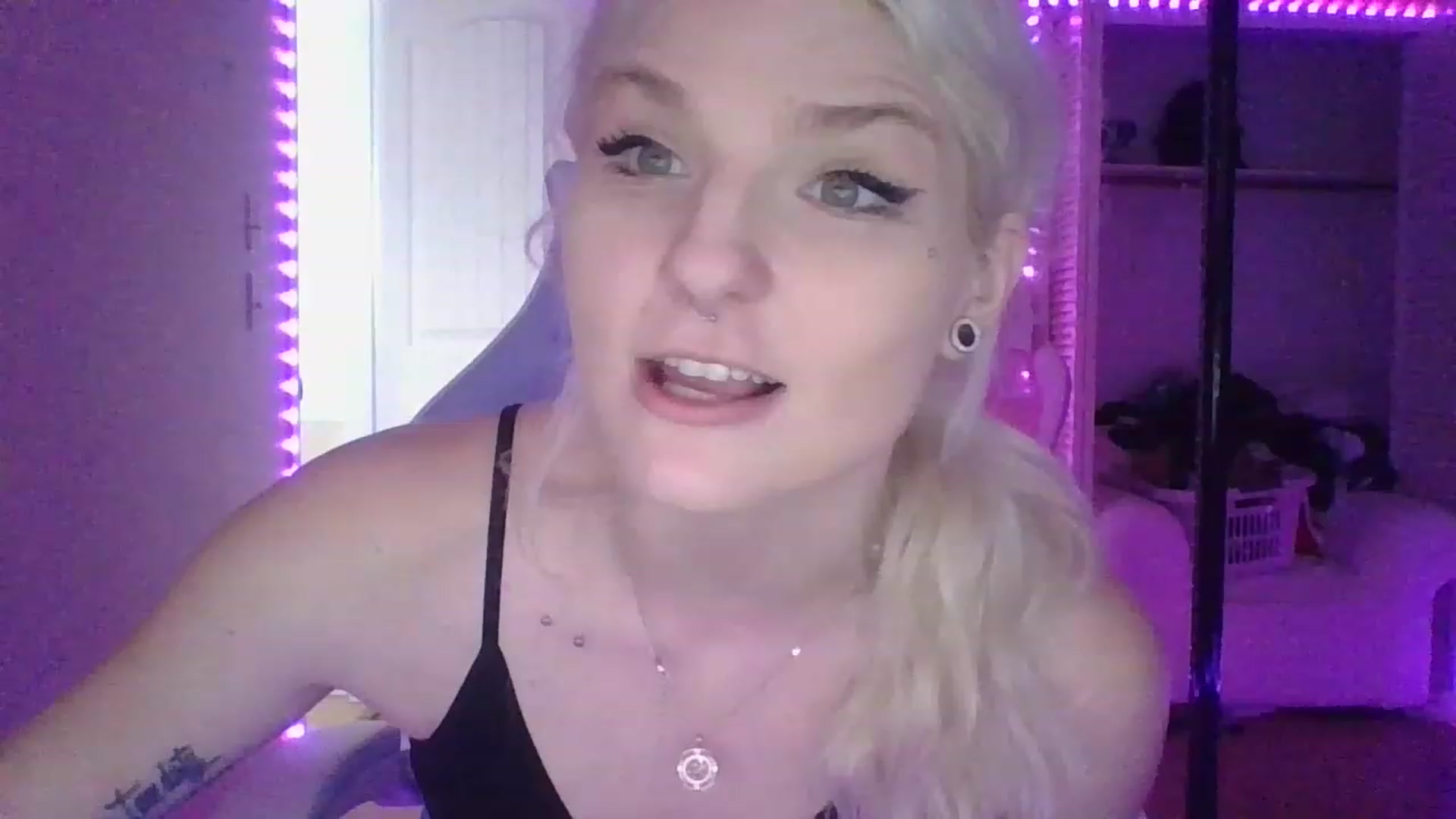 Gallery image thumbnail from DuckChan0's myfreecams stream on, 01/19/2023, 16:54 image 6 of 20