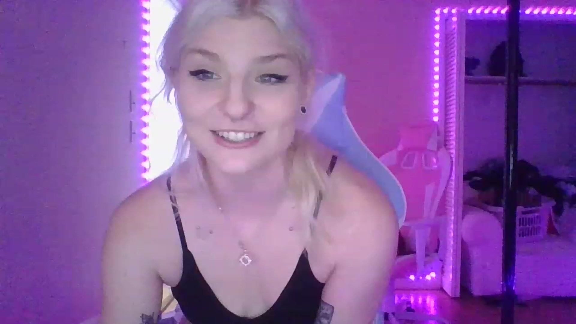 Gallery image thumbnail from DuckChan0's myfreecams stream on, 01/19/2023, 16:54 image 18 of 20