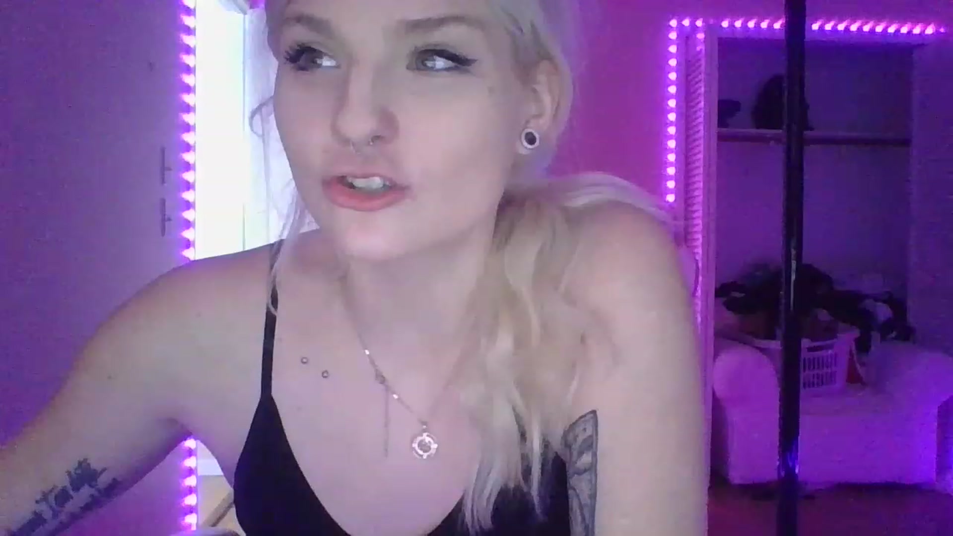 Gallery image thumbnail from DuckChan0's myfreecams stream on, 01/19/2023, 16:54 image 3 of 20