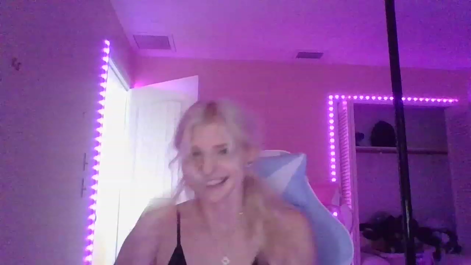Gallery image thumbnail from DuckChan0's myfreecams stream on, 01/19/2023, 16:54 image 1 of 20