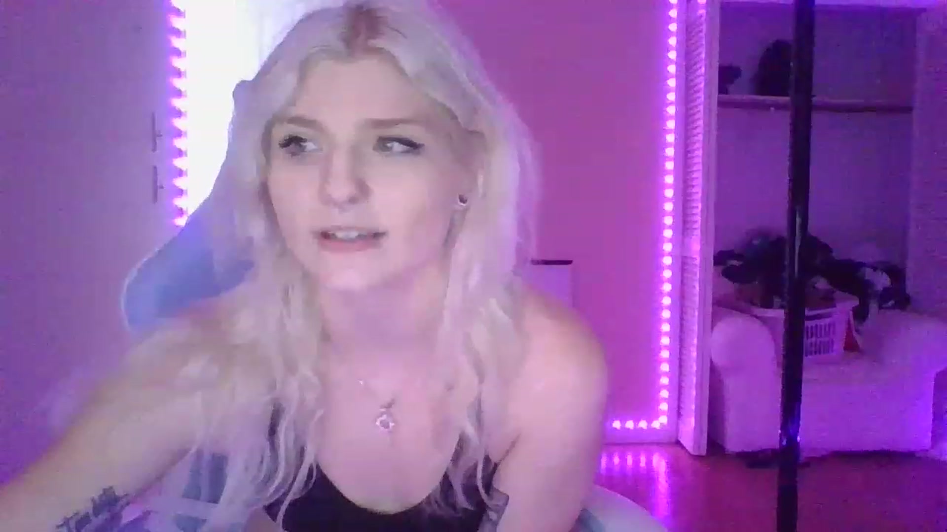 Gallery image thumbnail from DuckChan0's myfreecams stream on, 01/19/2023, 17:32 image 15 of 20