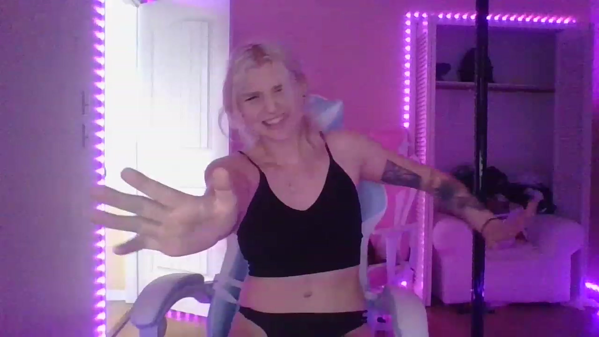 Gallery image thumbnail from DuckChan0's myfreecams stream on, 01/19/2023, 17:32 image 4 of 20