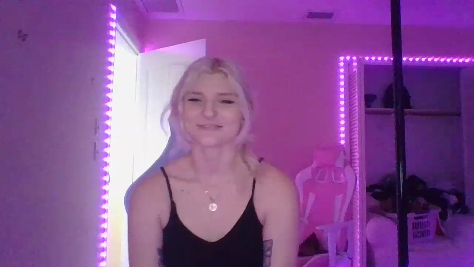 Gallery image thumbnail from DuckChan0's myfreecams stream on, 01/19/2023, 17:32 image 3 of 20