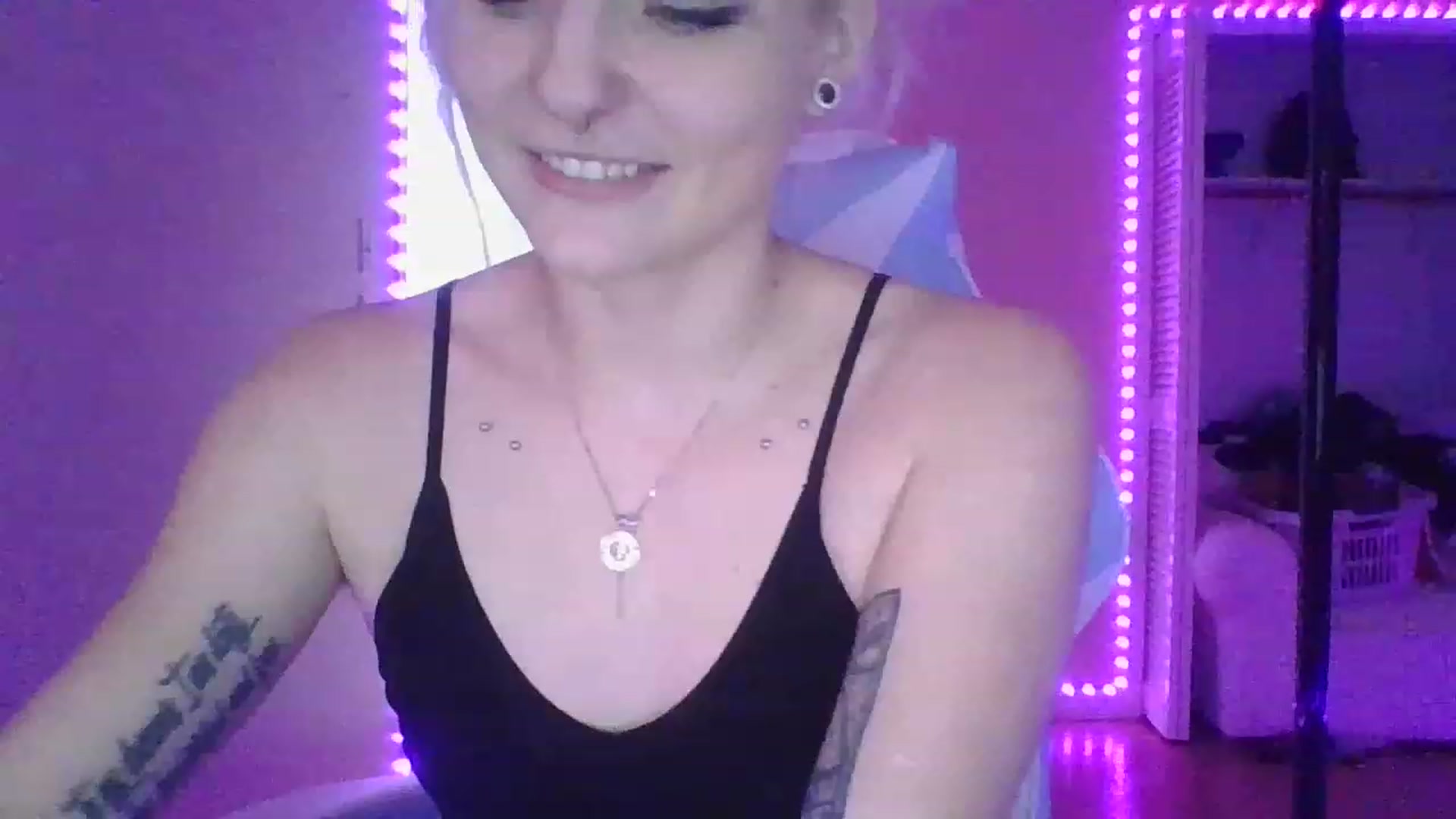Gallery image thumbnail from DuckChan0's myfreecams stream on, 01/19/2023, 18:16 image 5 of 20