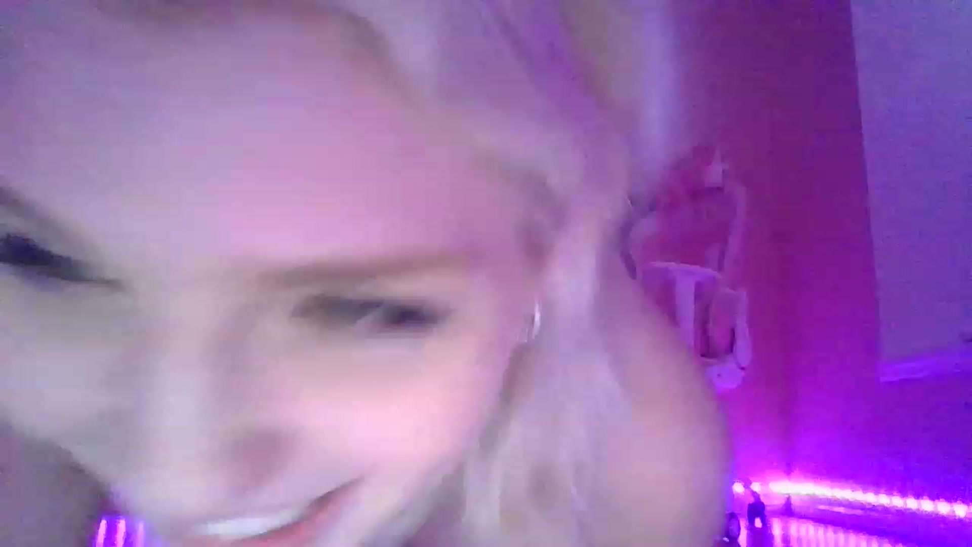 Gallery image thumbnail from DuckChan0's myfreecams stream on, 01/19/2023, 19:13 image 12 of 20
