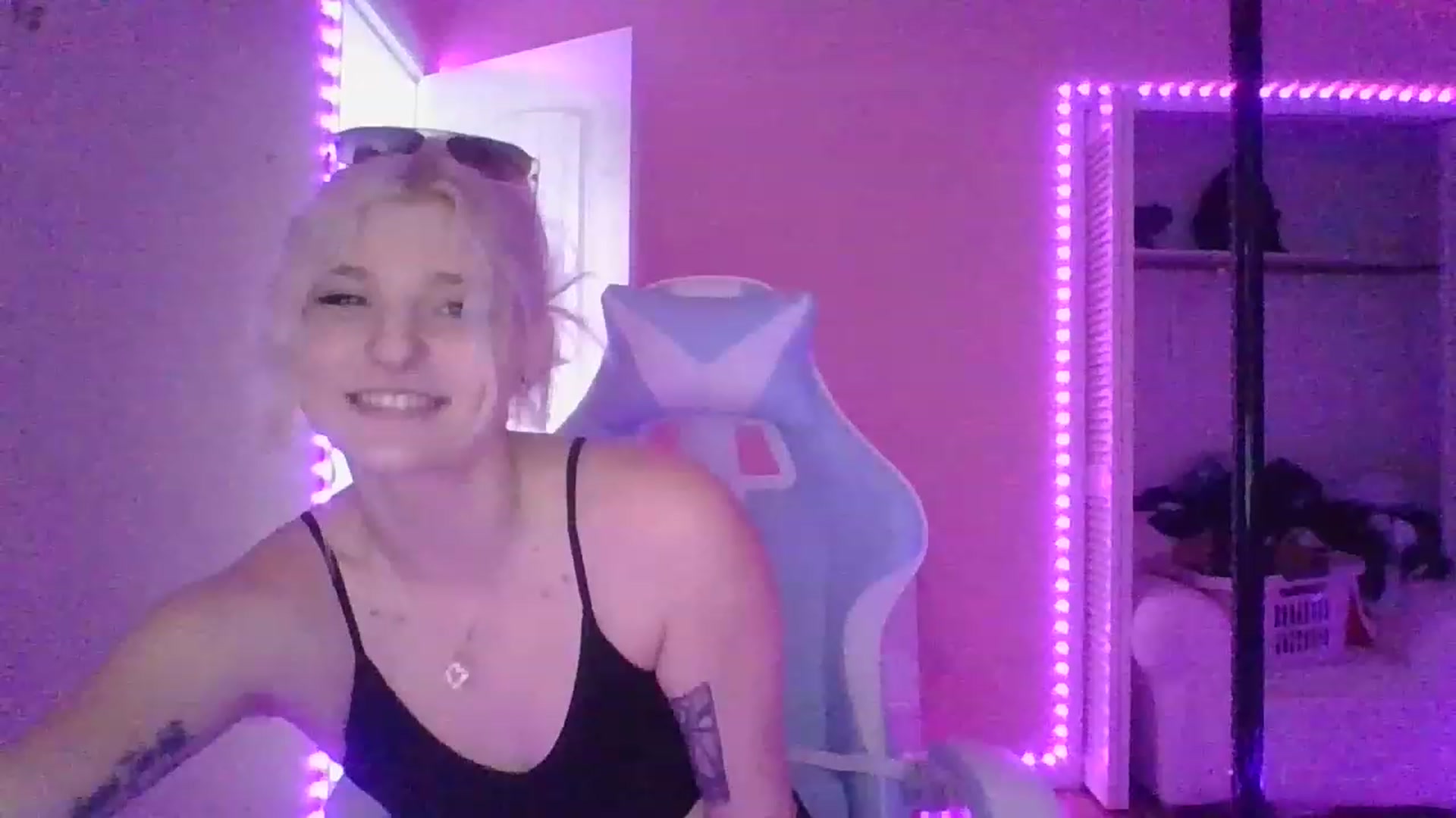 Gallery image thumbnail from DuckChan0's myfreecams stream on, 01/19/2023, 19:13 image 3 of 20