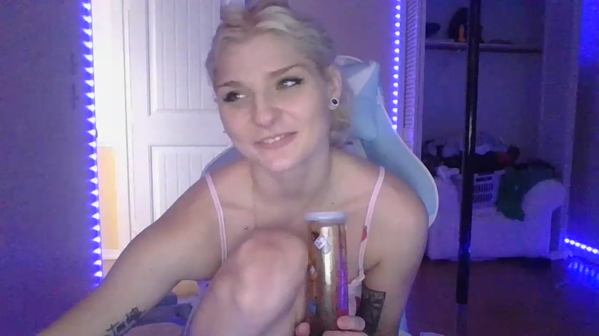 Gallery image thumbnail from DuckChan0's myfreecams stream on, 01/20/2023, 16:54 image 13 of 20