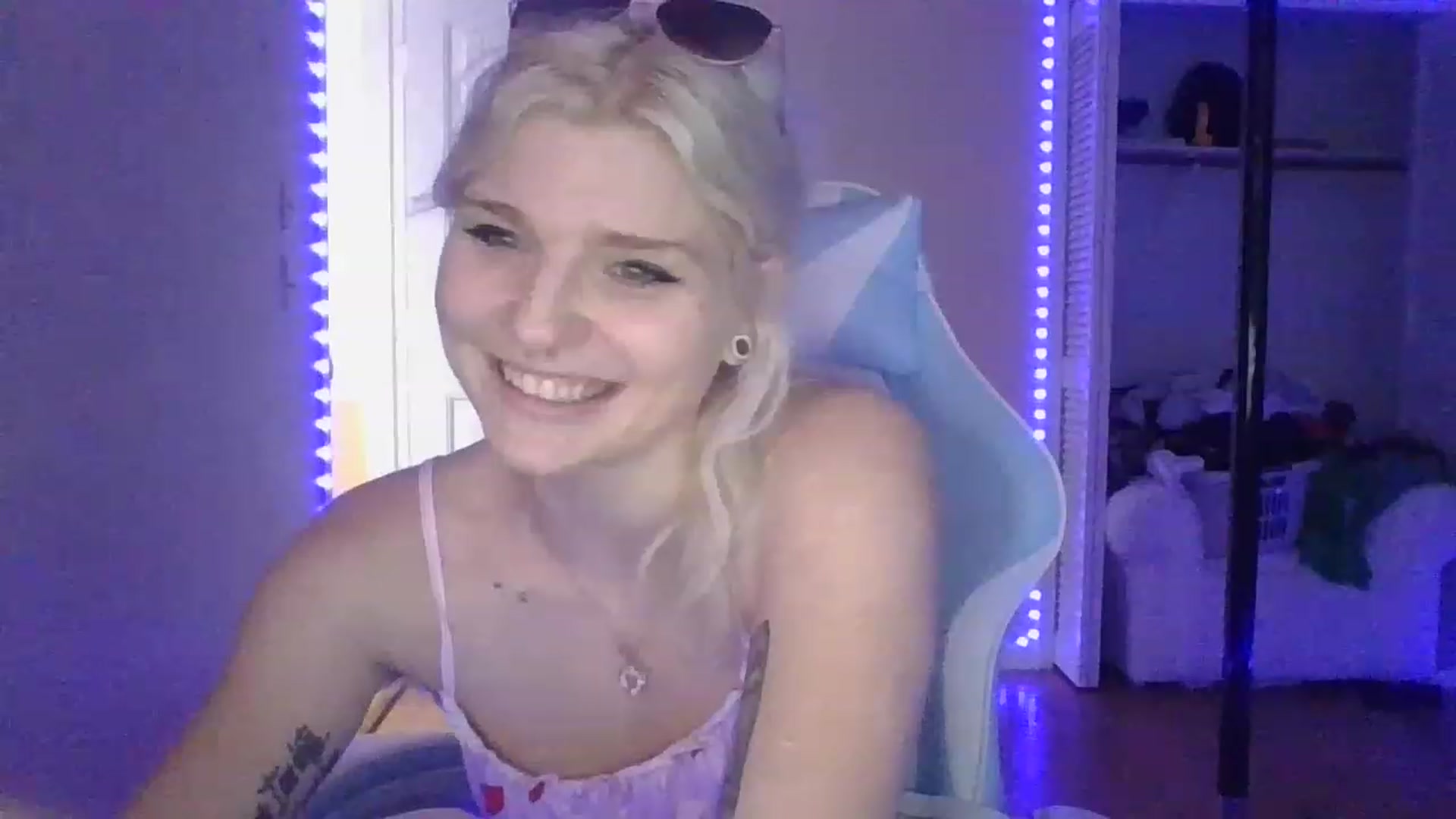 Gallery image thumbnail from DuckChan0's myfreecams stream on, 01/20/2023, 16:54 image 6 of 20