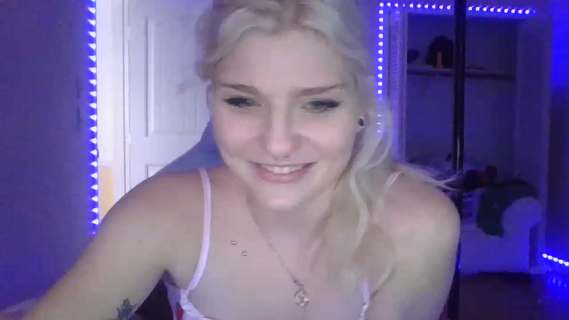 Gallery image thumbnail from DuckChan0's myfreecams stream on, 01/20/2023, 16:54 image 5 of 20