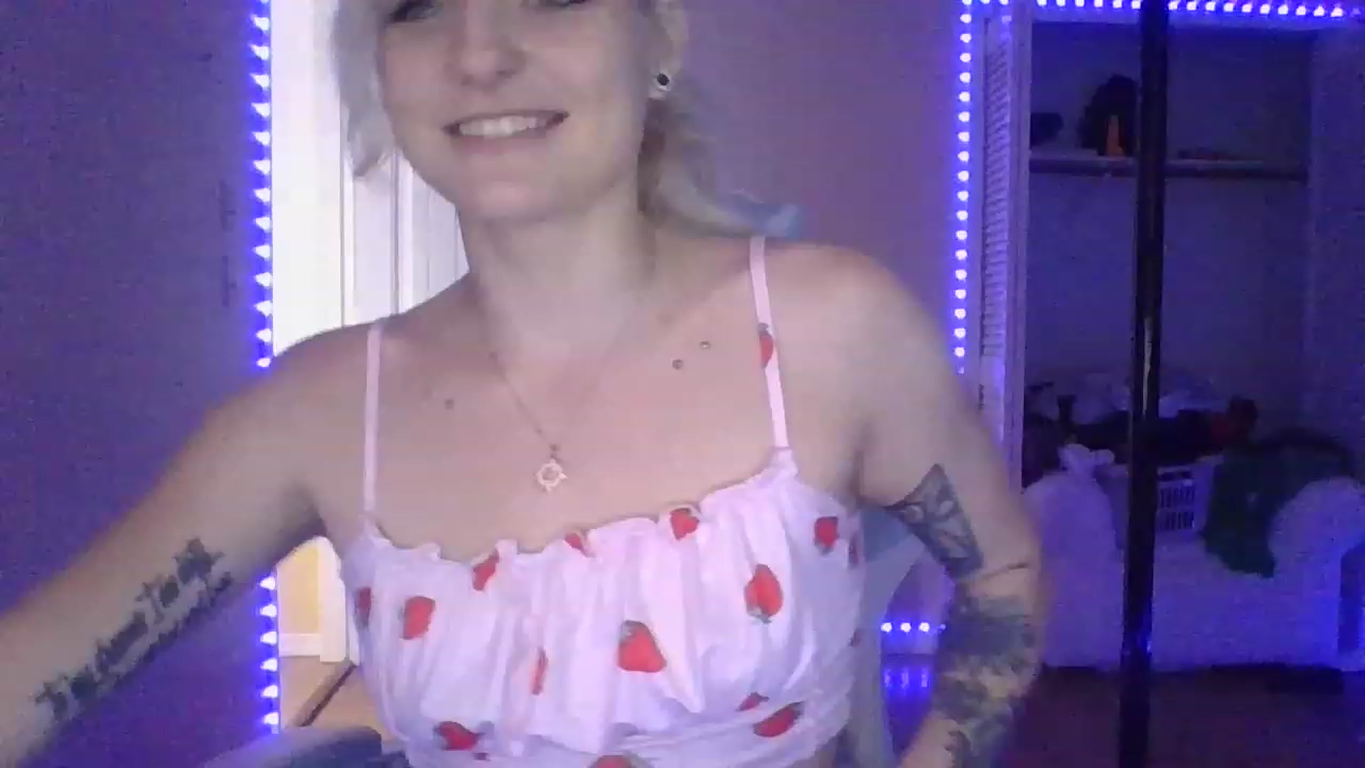 Gallery image thumbnail from DuckChan0's myfreecams stream on, 01/20/2023, 16:54 image 16 of 20