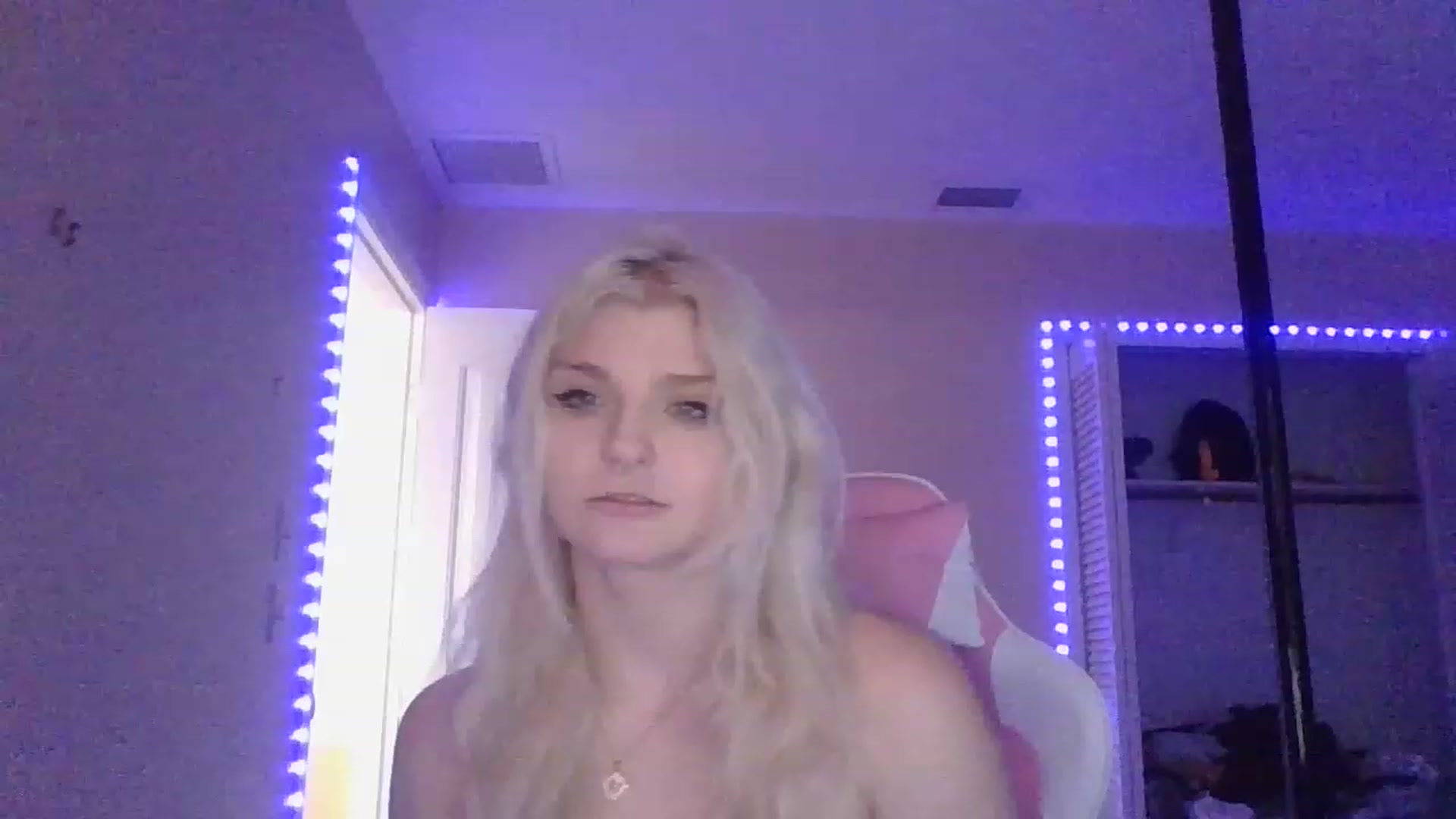 Gallery image thumbnail from DuckChan0's myfreecams stream on, 01/20/2023, 19:05 image 15 of 20
